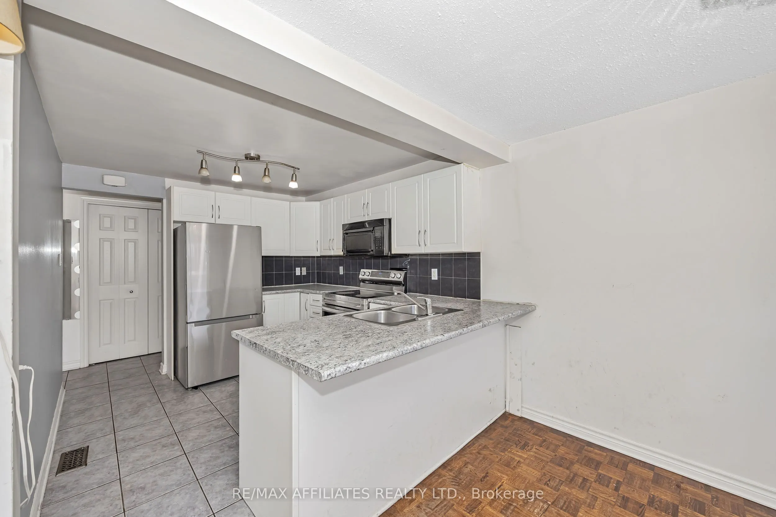 392 Garden Glen Private, #67