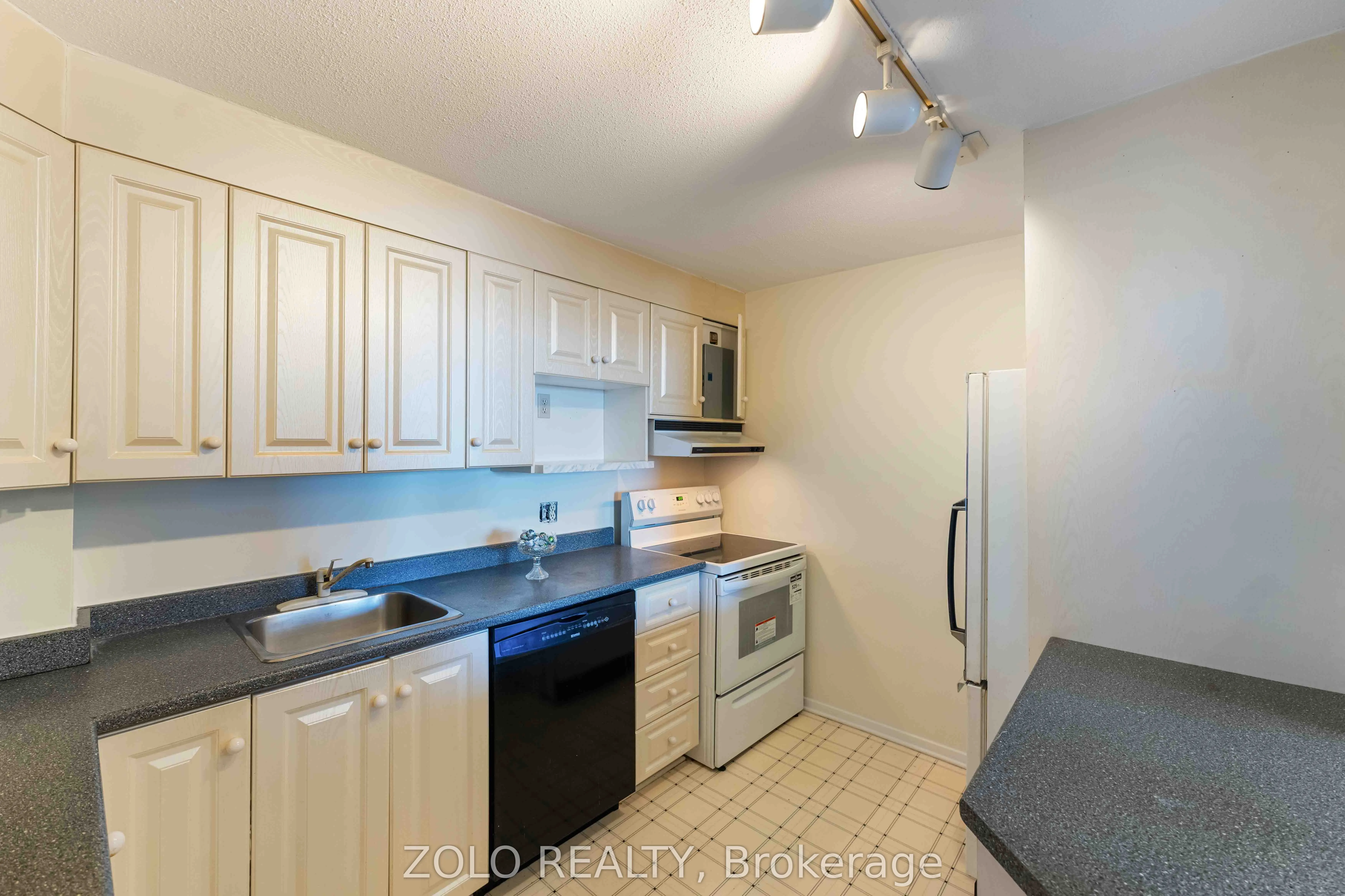 415 Greenview Avenue N, #201