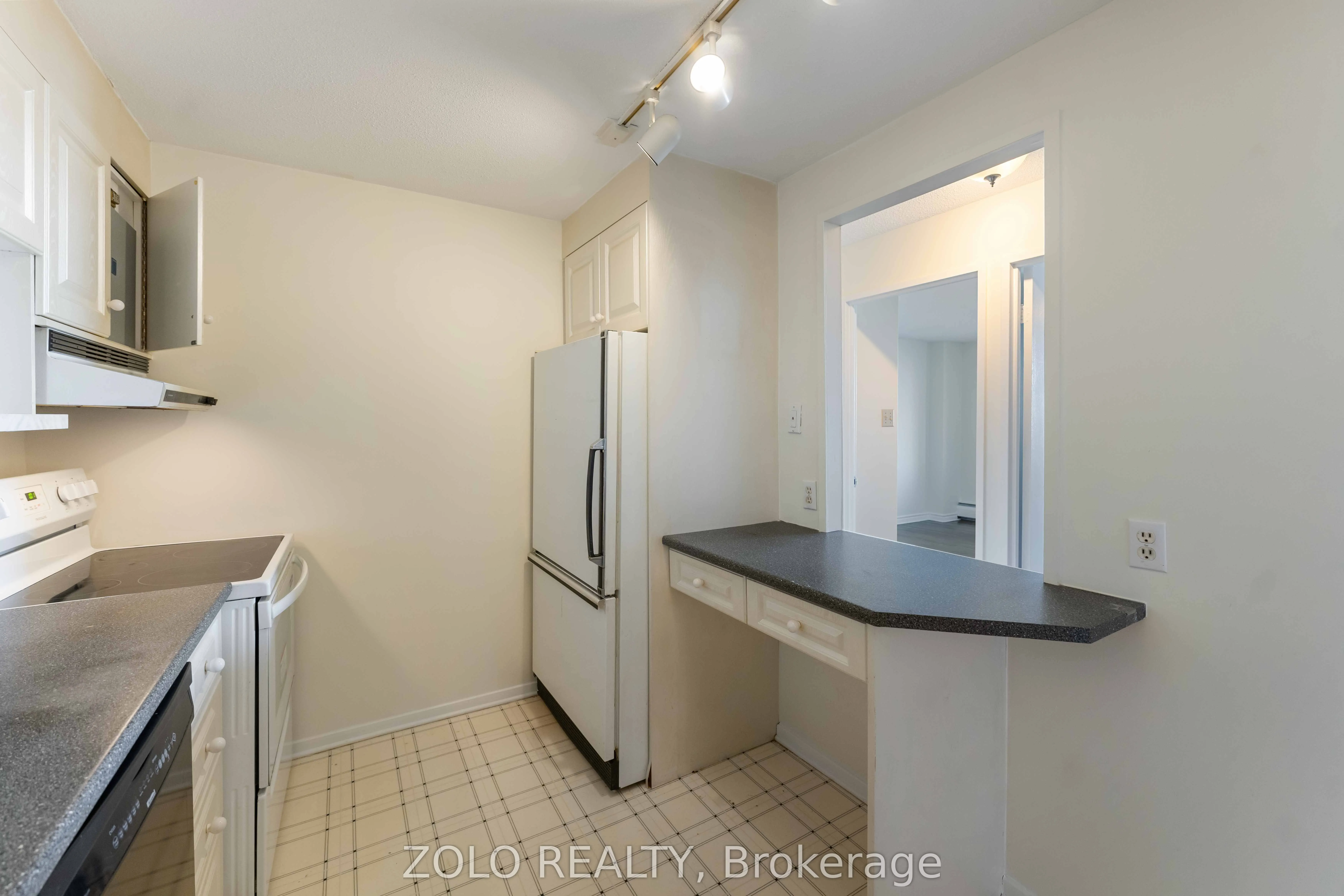 415 Greenview Avenue N, #201