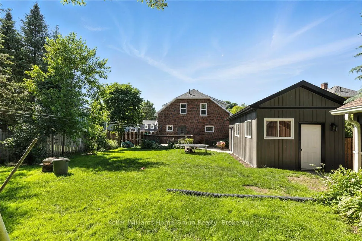 138 Frederick Street E