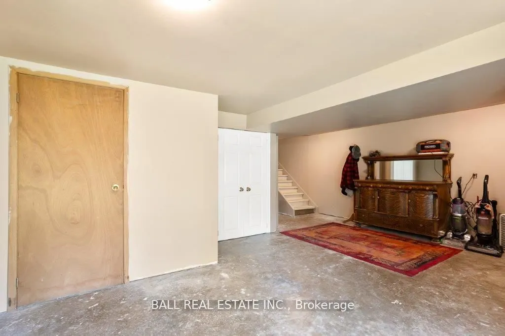 4263 Loop Road