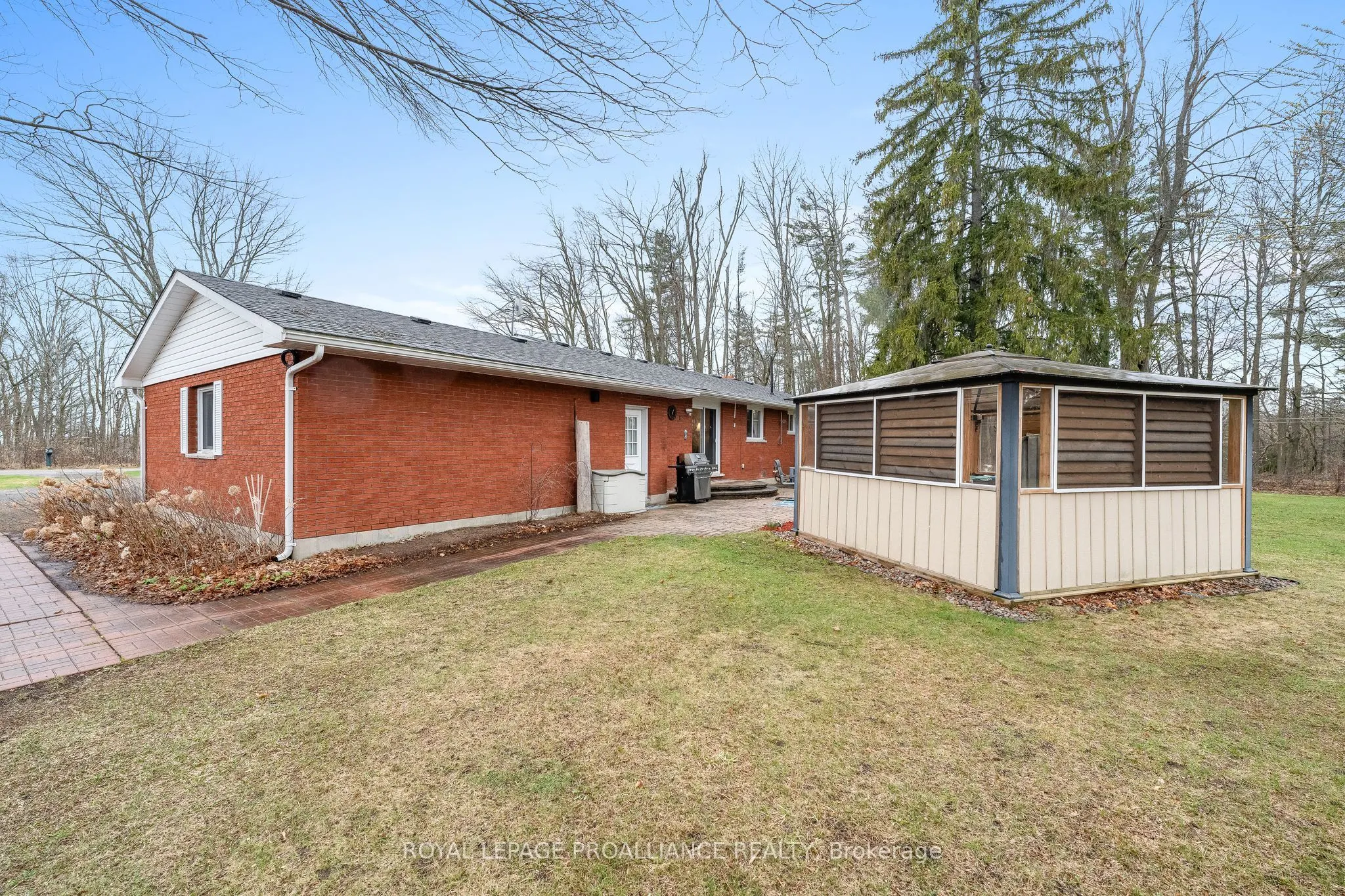3282 10th Line E