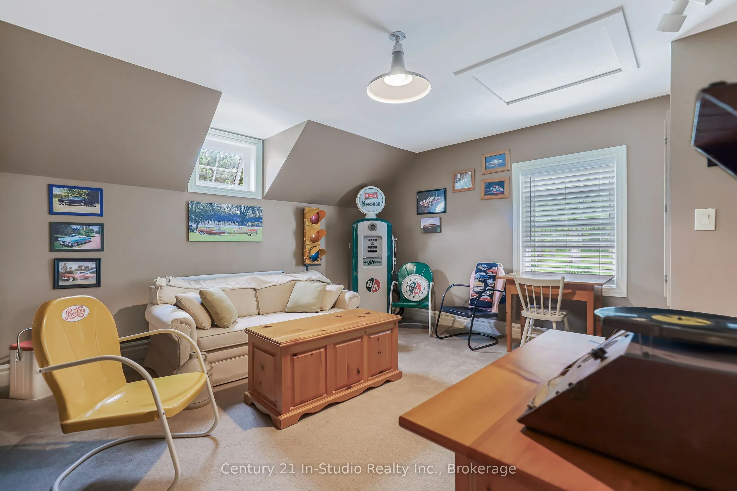 2268 8th Avenue W