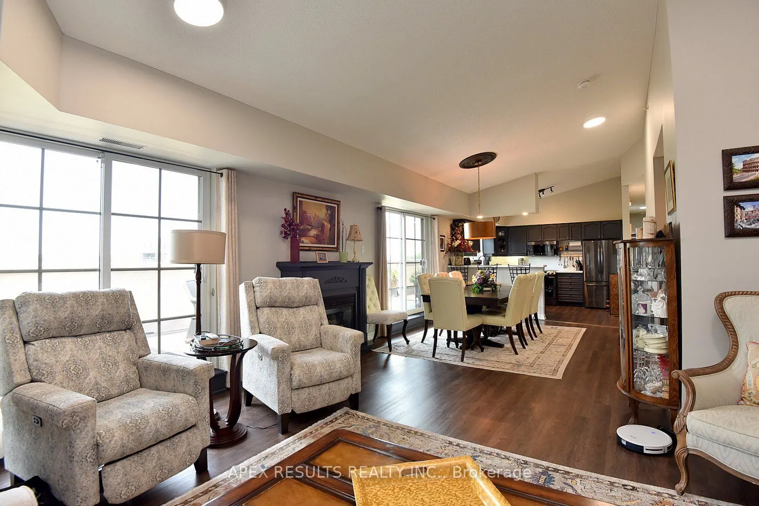 262 Dundas Street E, #406