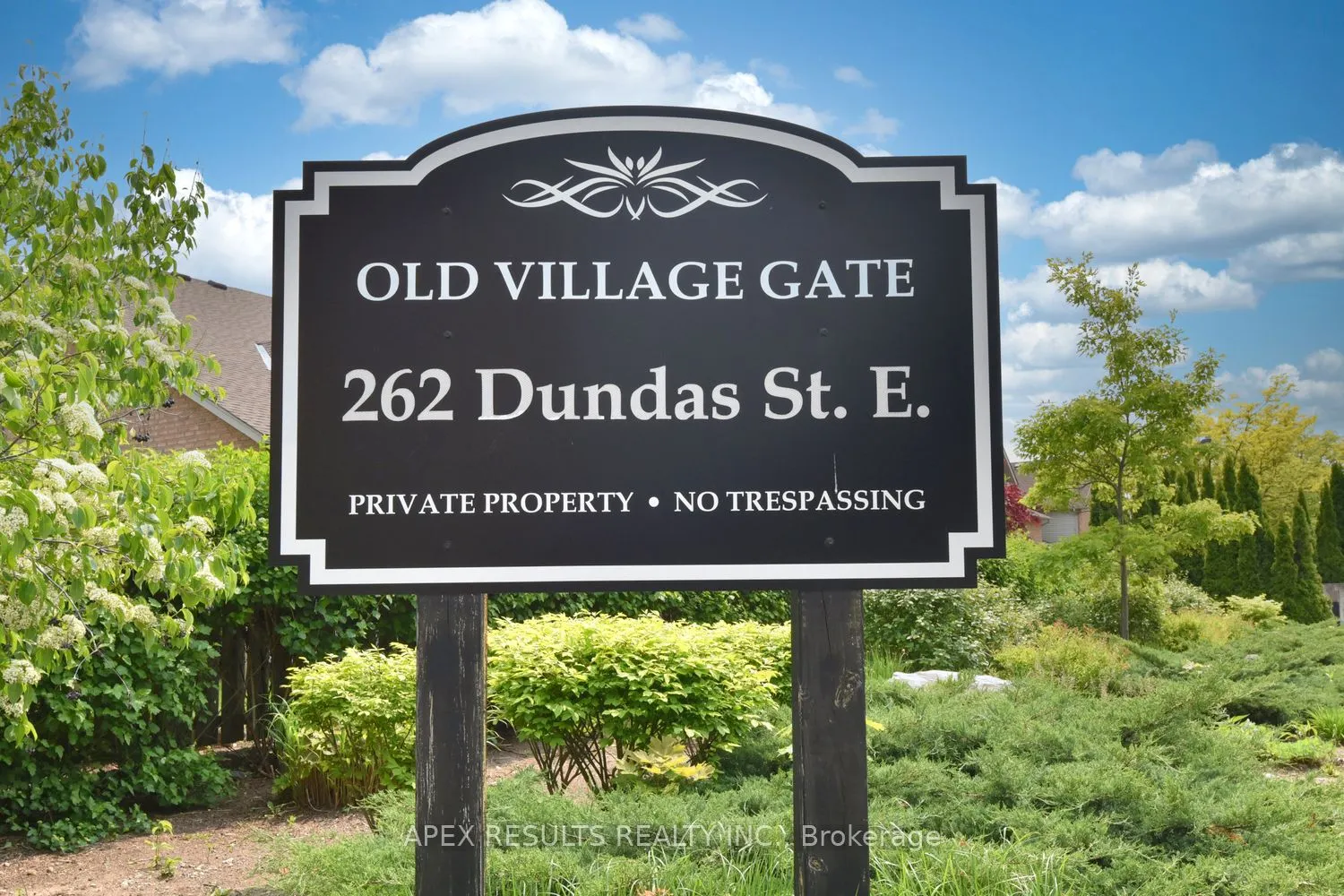262 Dundas Street E, #406
