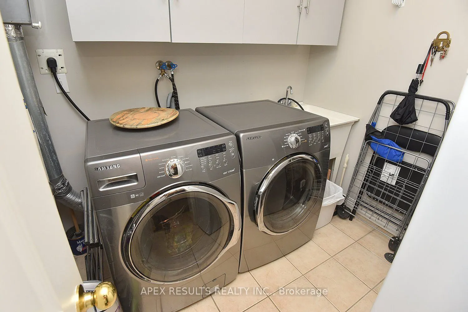 262 Dundas Street E, #406