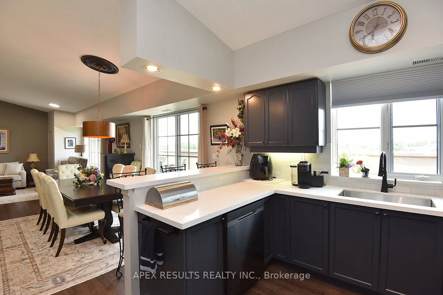 262 Dundas Street E, #406