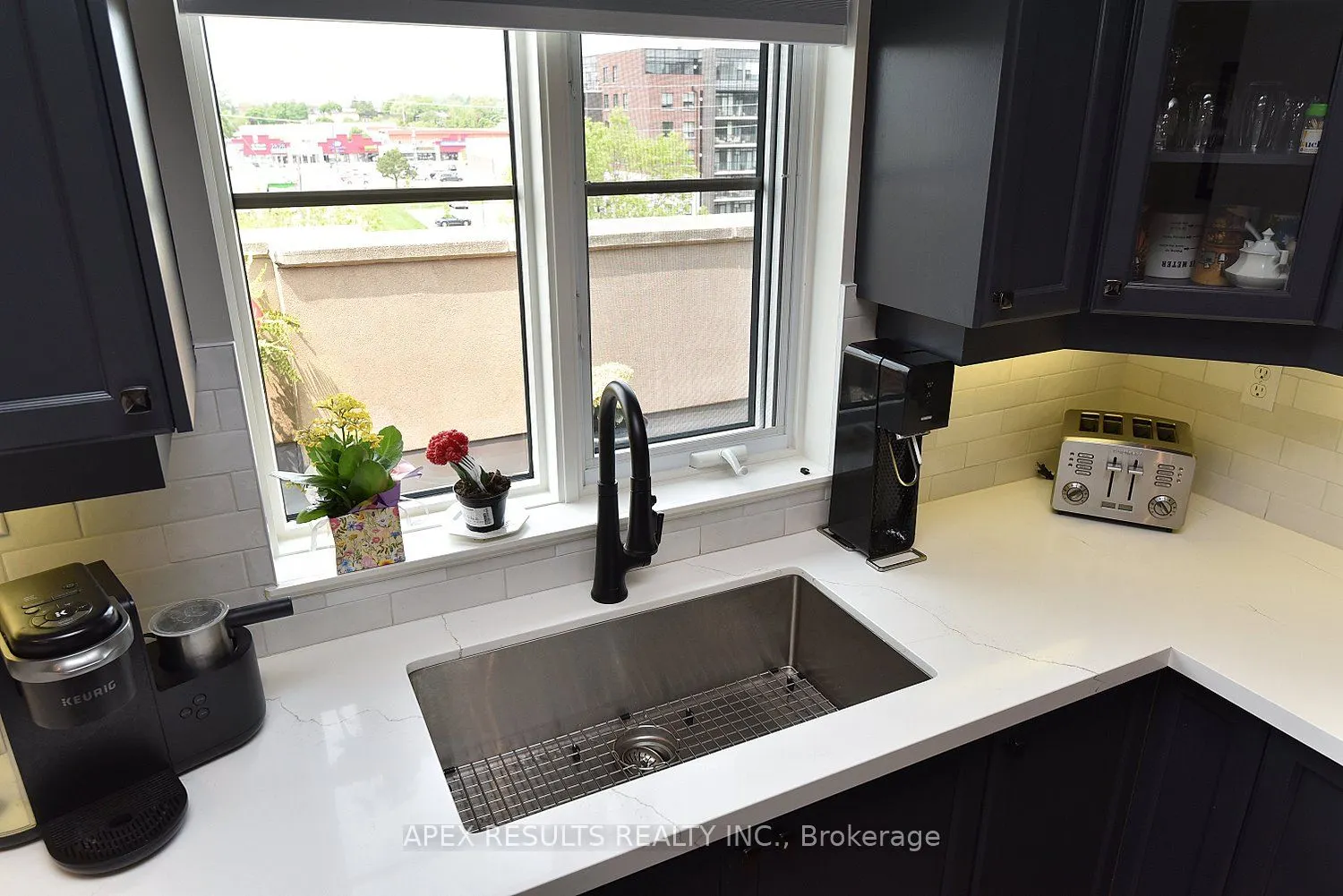 262 Dundas Street E, #406
