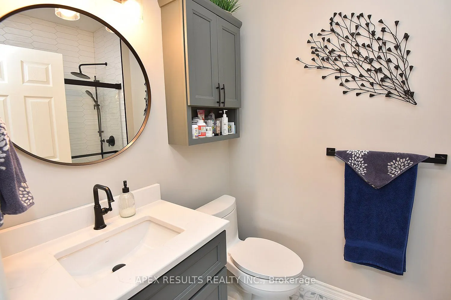 262 Dundas Street E, #406