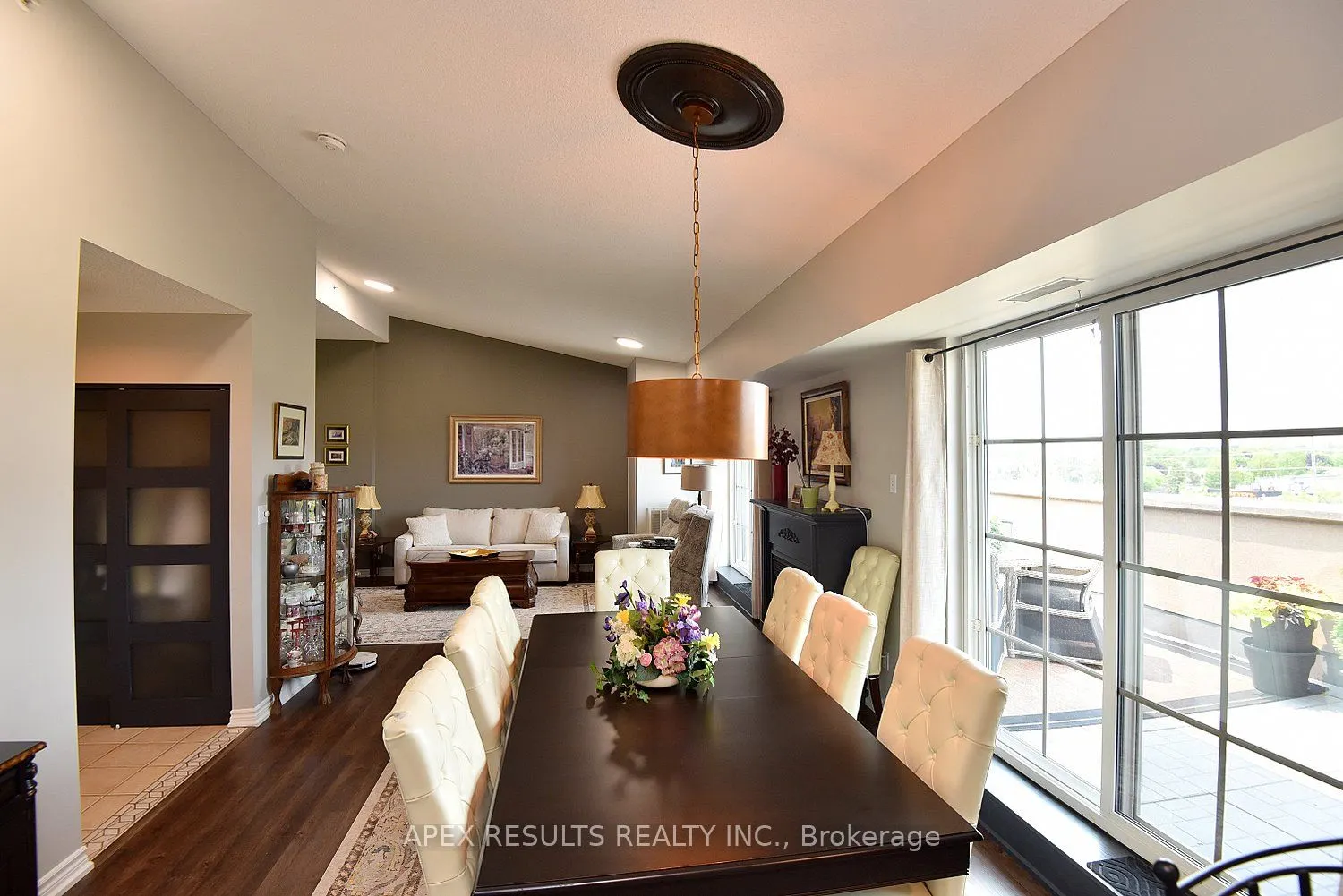 262 Dundas Street E, #406
