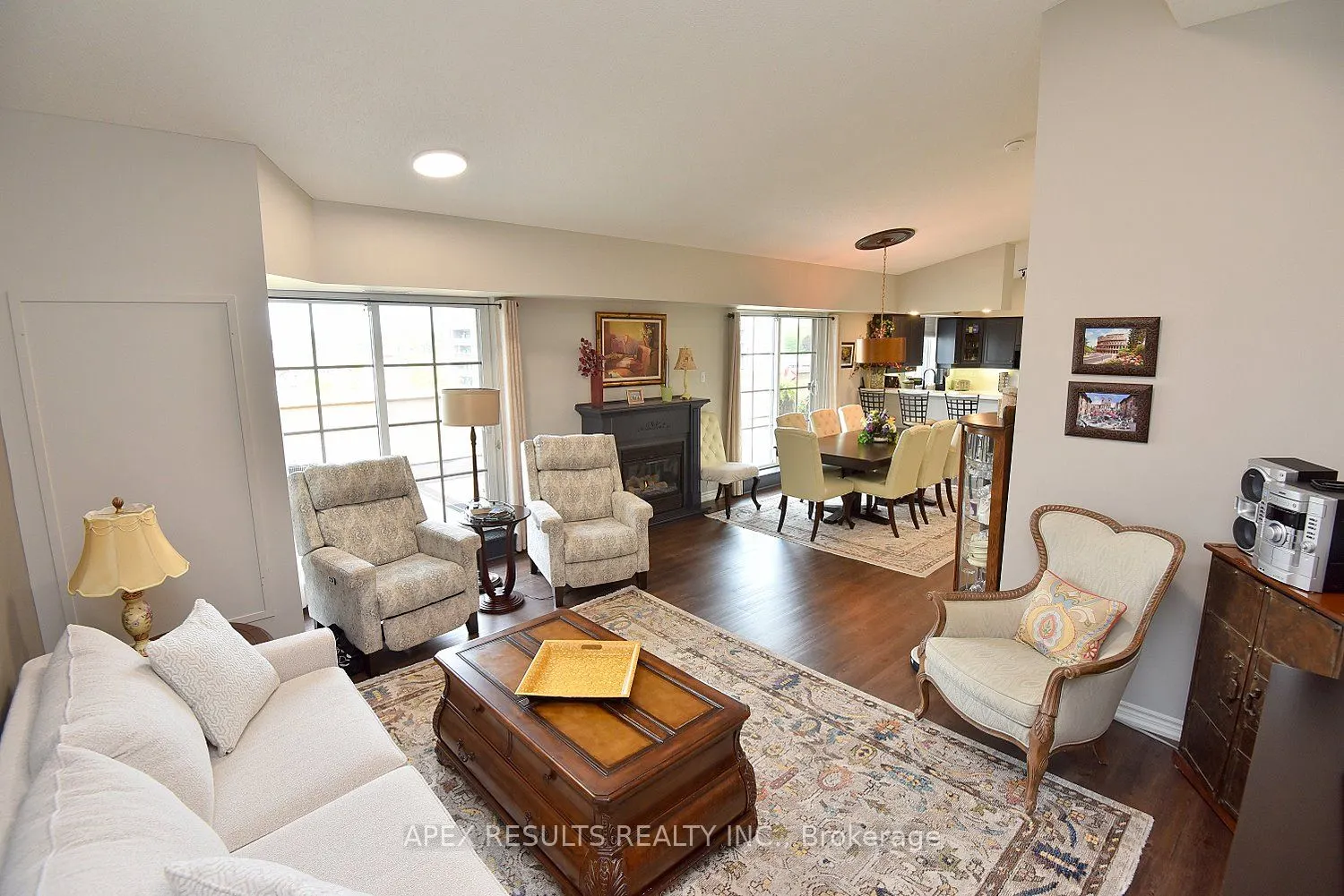 262 Dundas Street E, #406