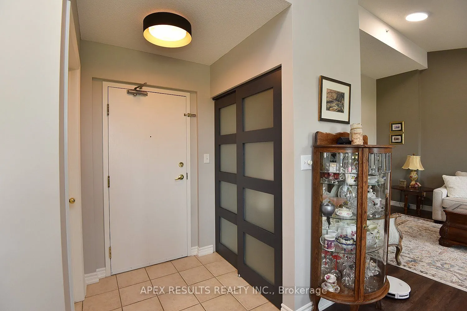 262 Dundas Street E, #406