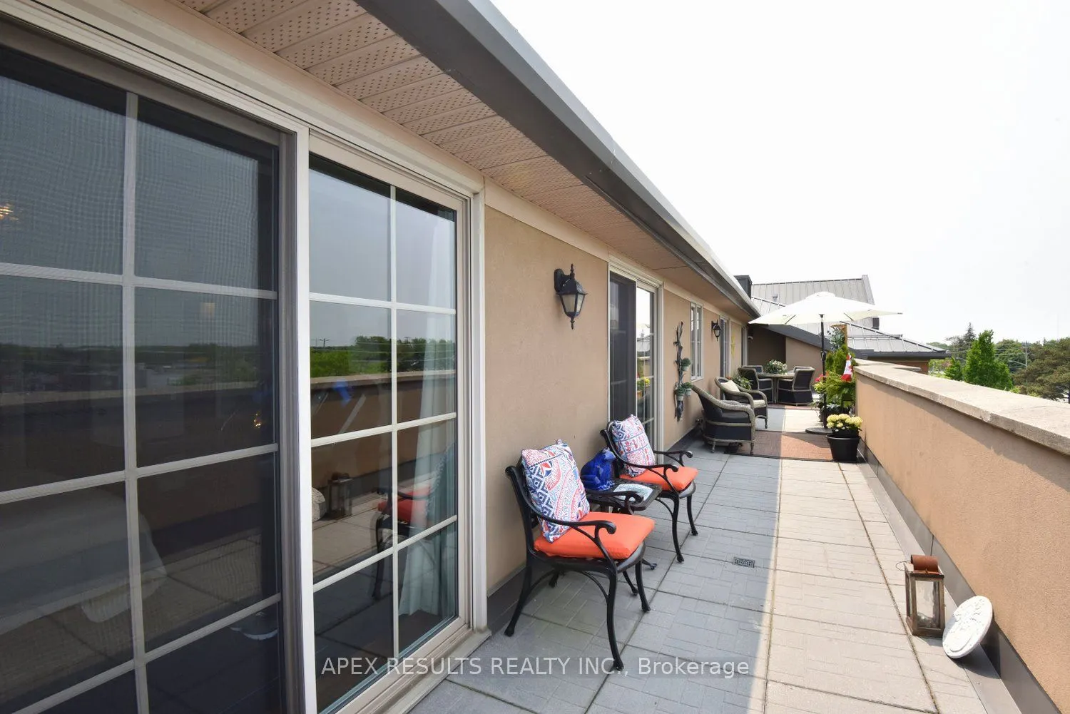 262 Dundas Street E, #406