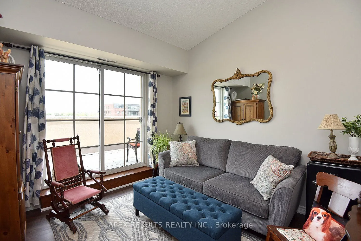 262 Dundas Street E, #406