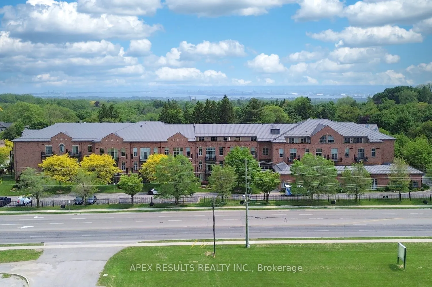 262 Dundas Street E, #406