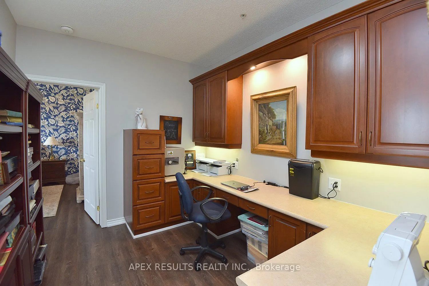 262 Dundas Street E, #406