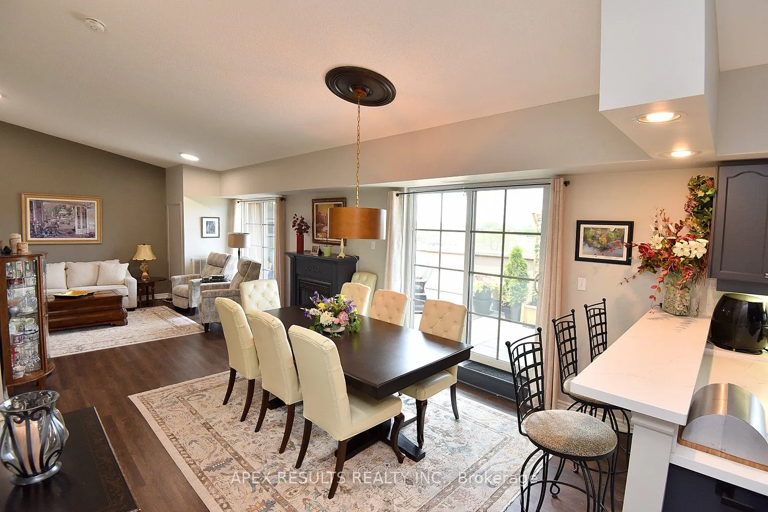 262 Dundas Street E, #406