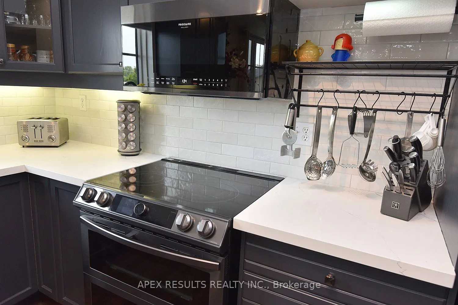 262 Dundas Street E, #406
