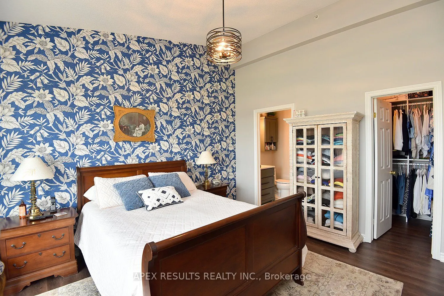 262 Dundas Street E, #406