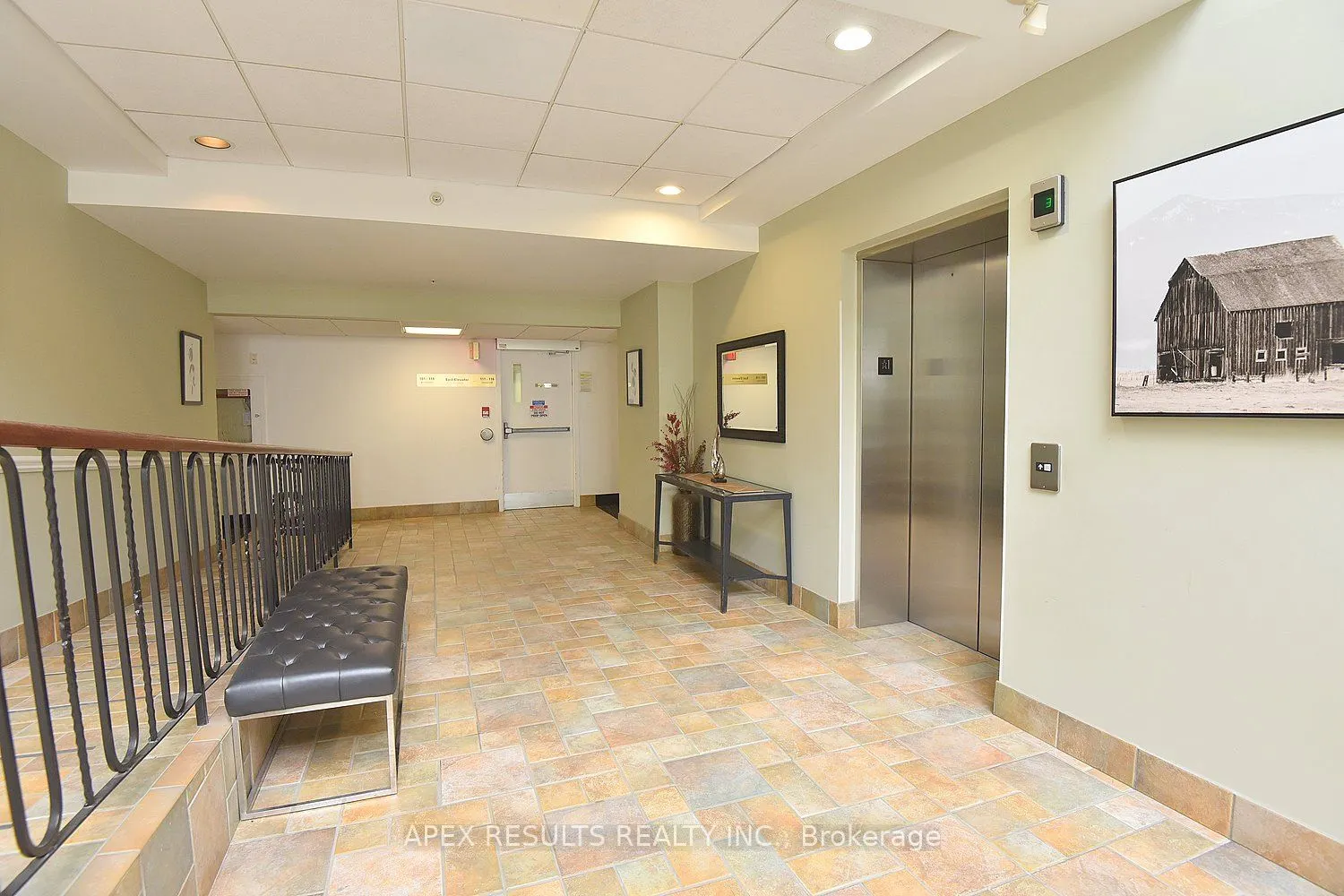 262 Dundas Street E, #406
