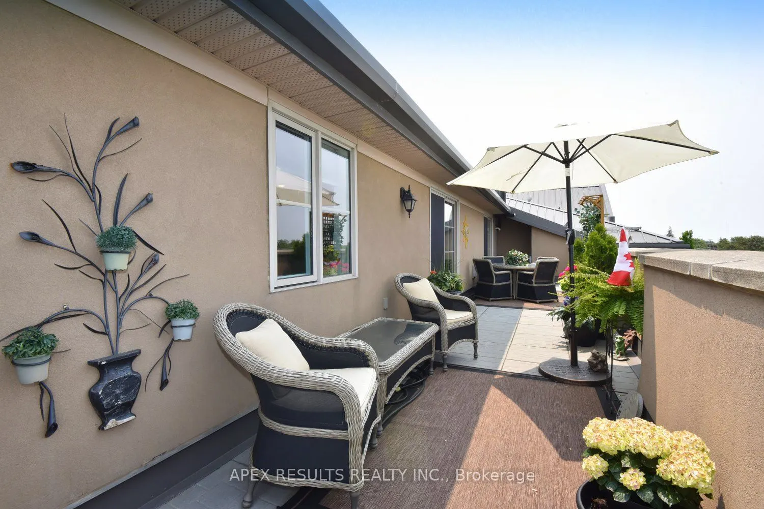 262 Dundas Street E, #406