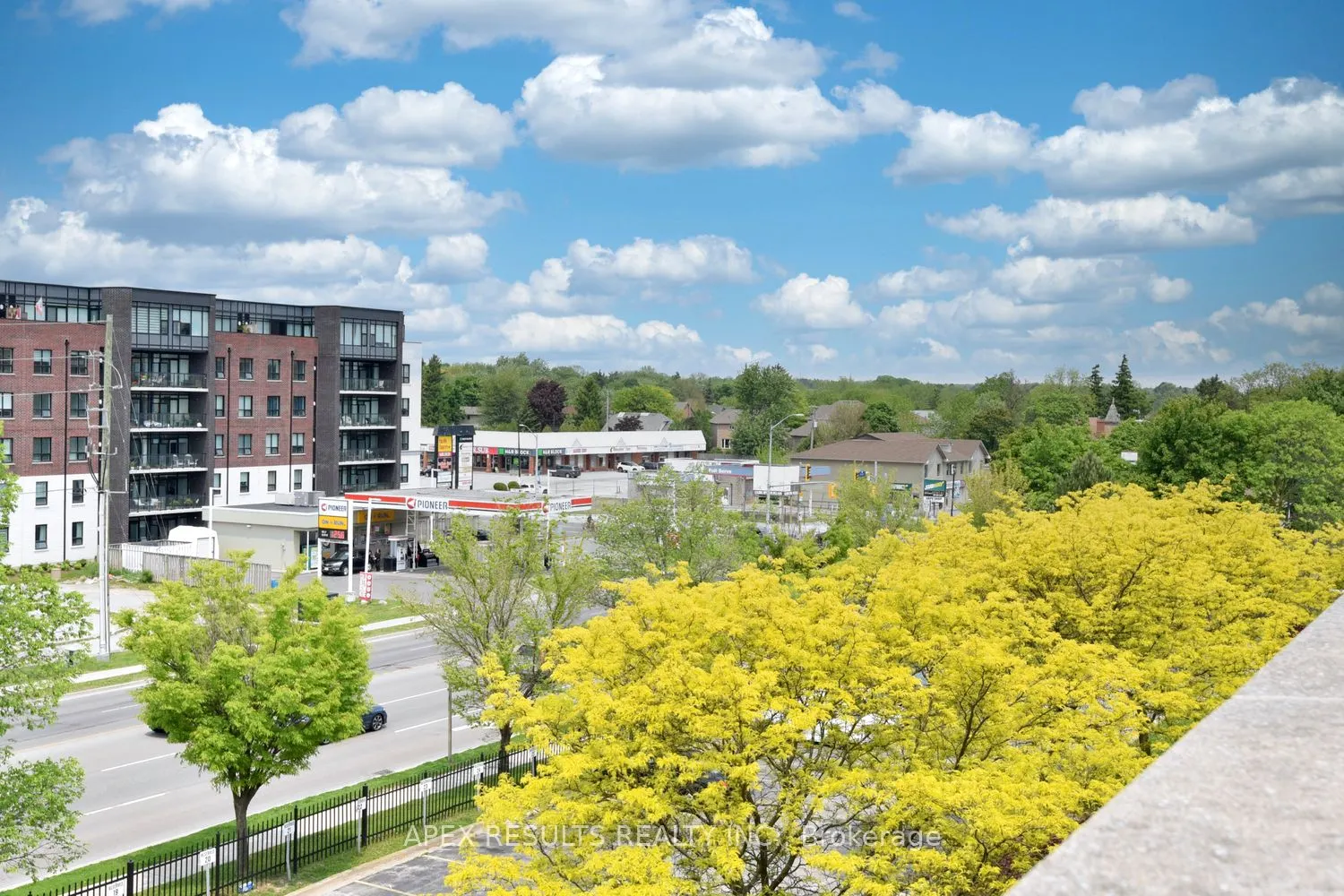 262 Dundas Street E, #406