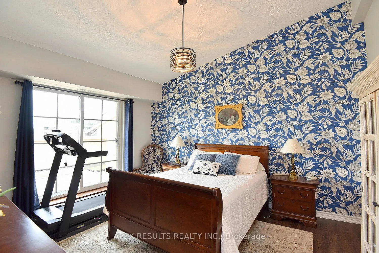 262 Dundas Street E, #406