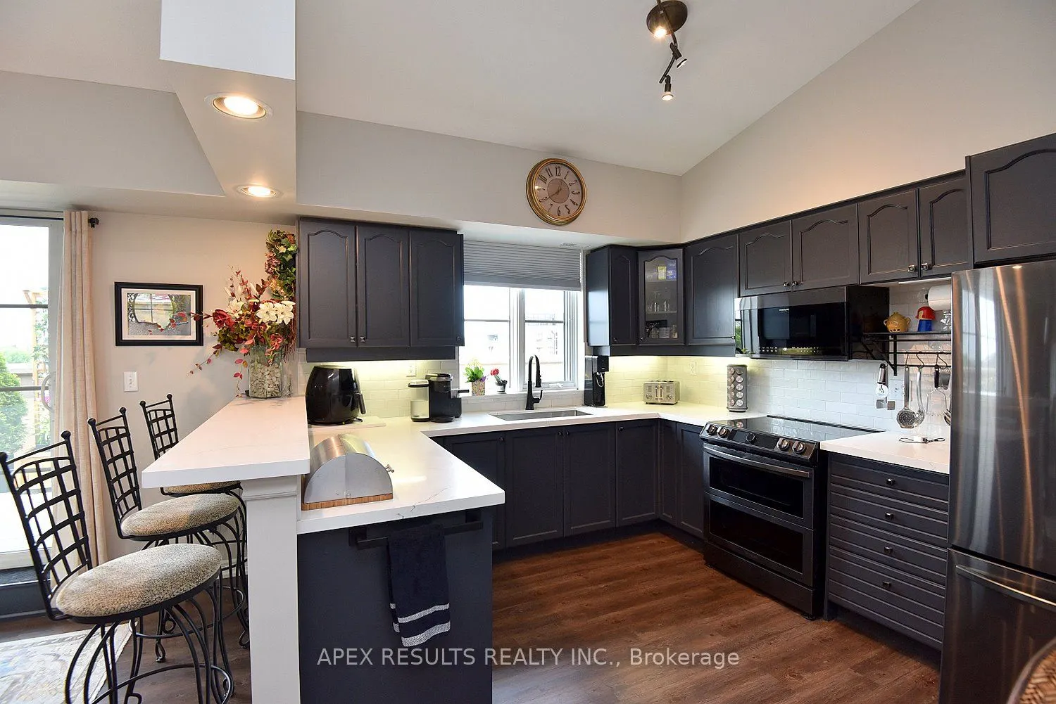 262 Dundas Street E, #406