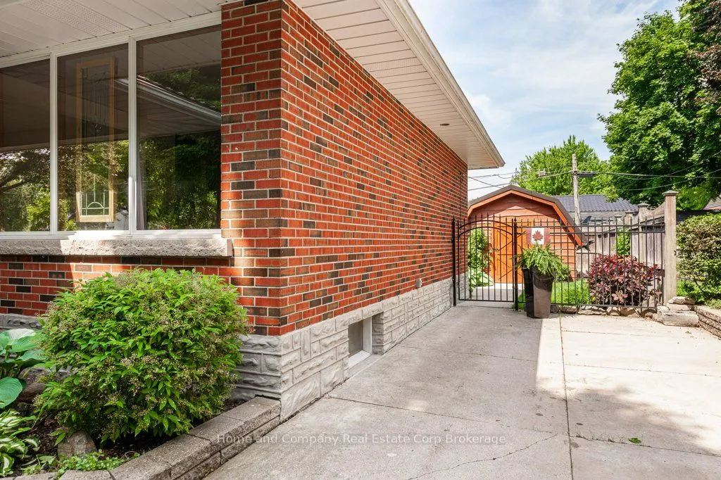 28 Burritt Street
