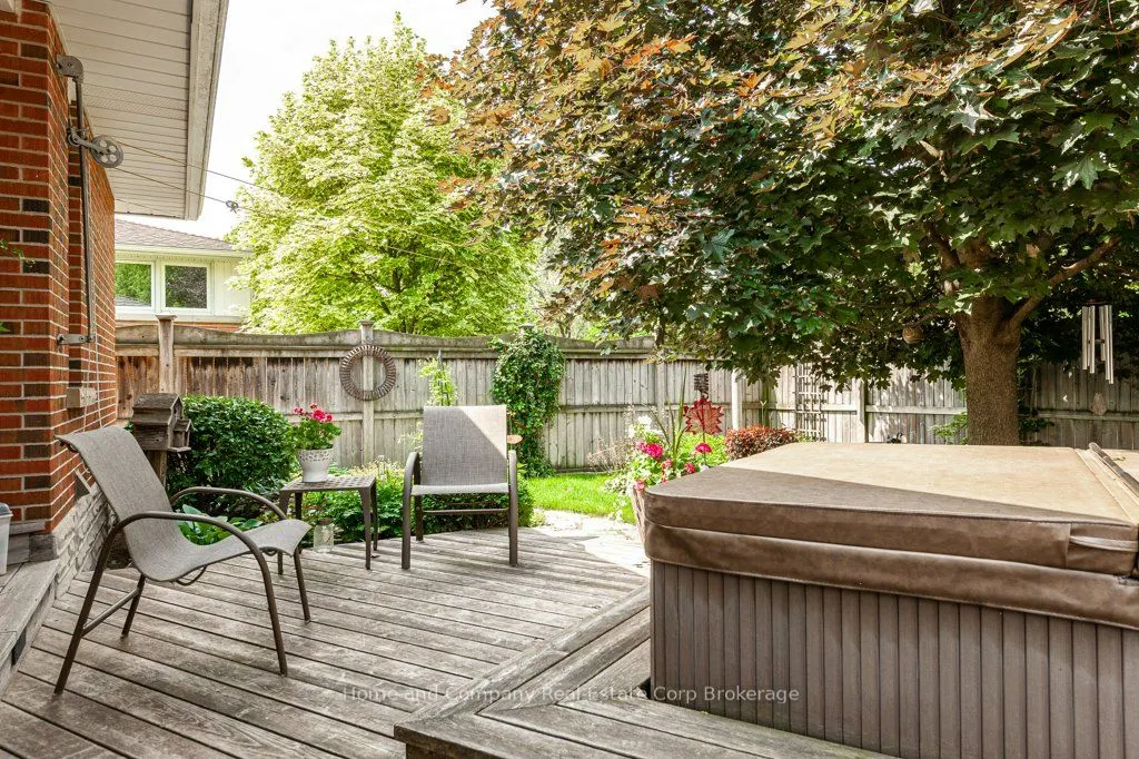 28 Burritt Street