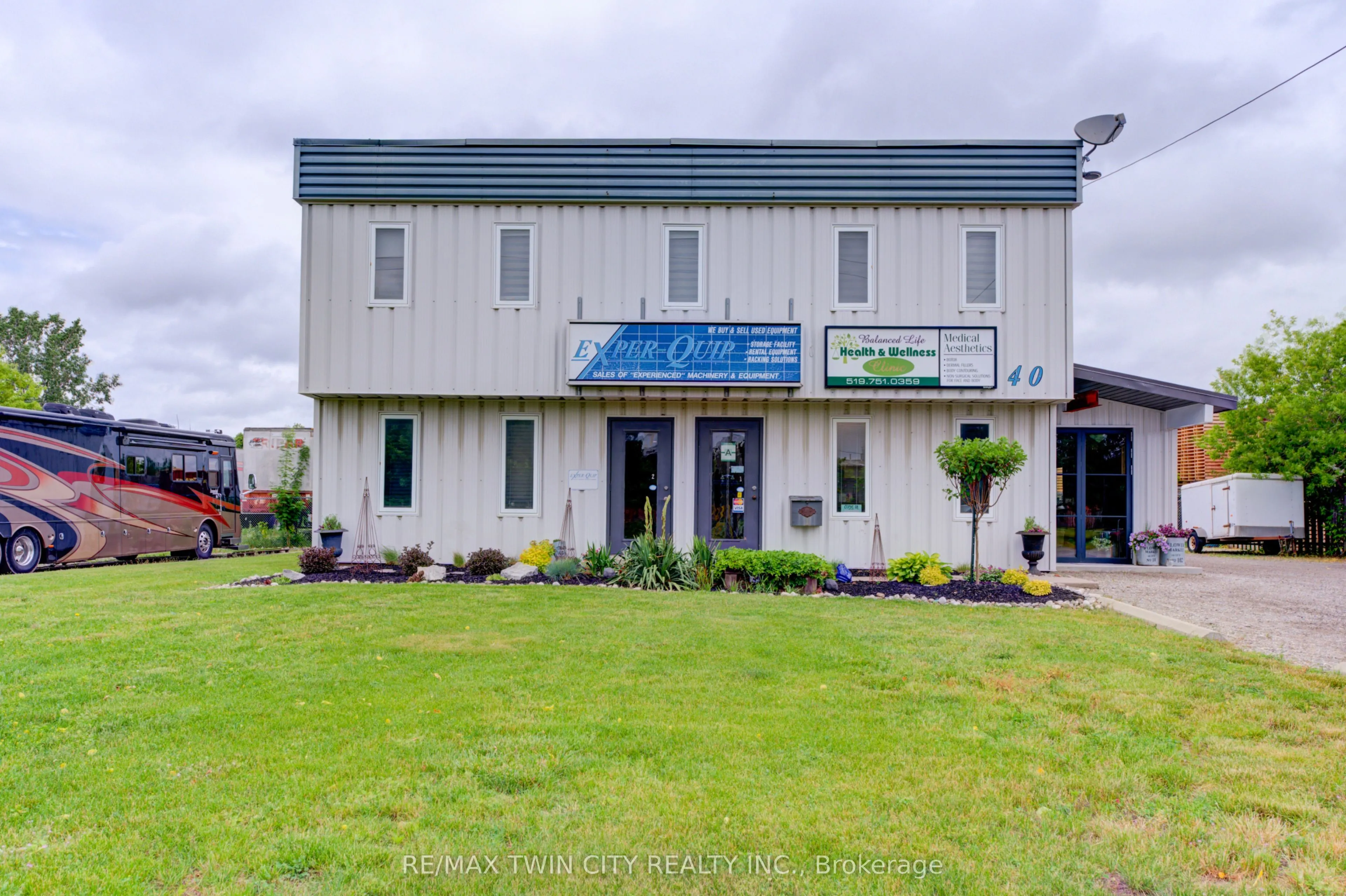 40 Curtis Avenue N
