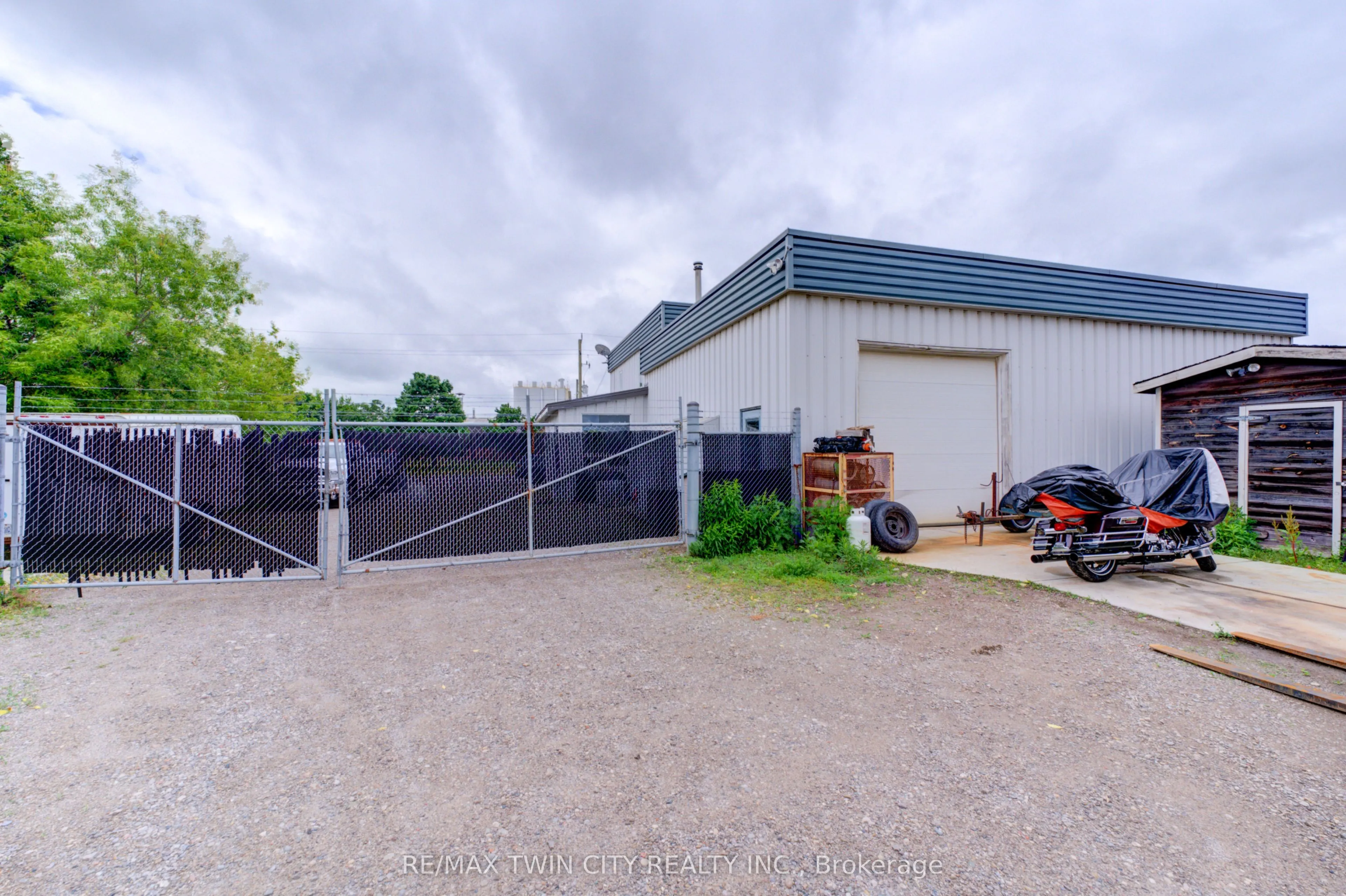 40 Curtis Avenue N