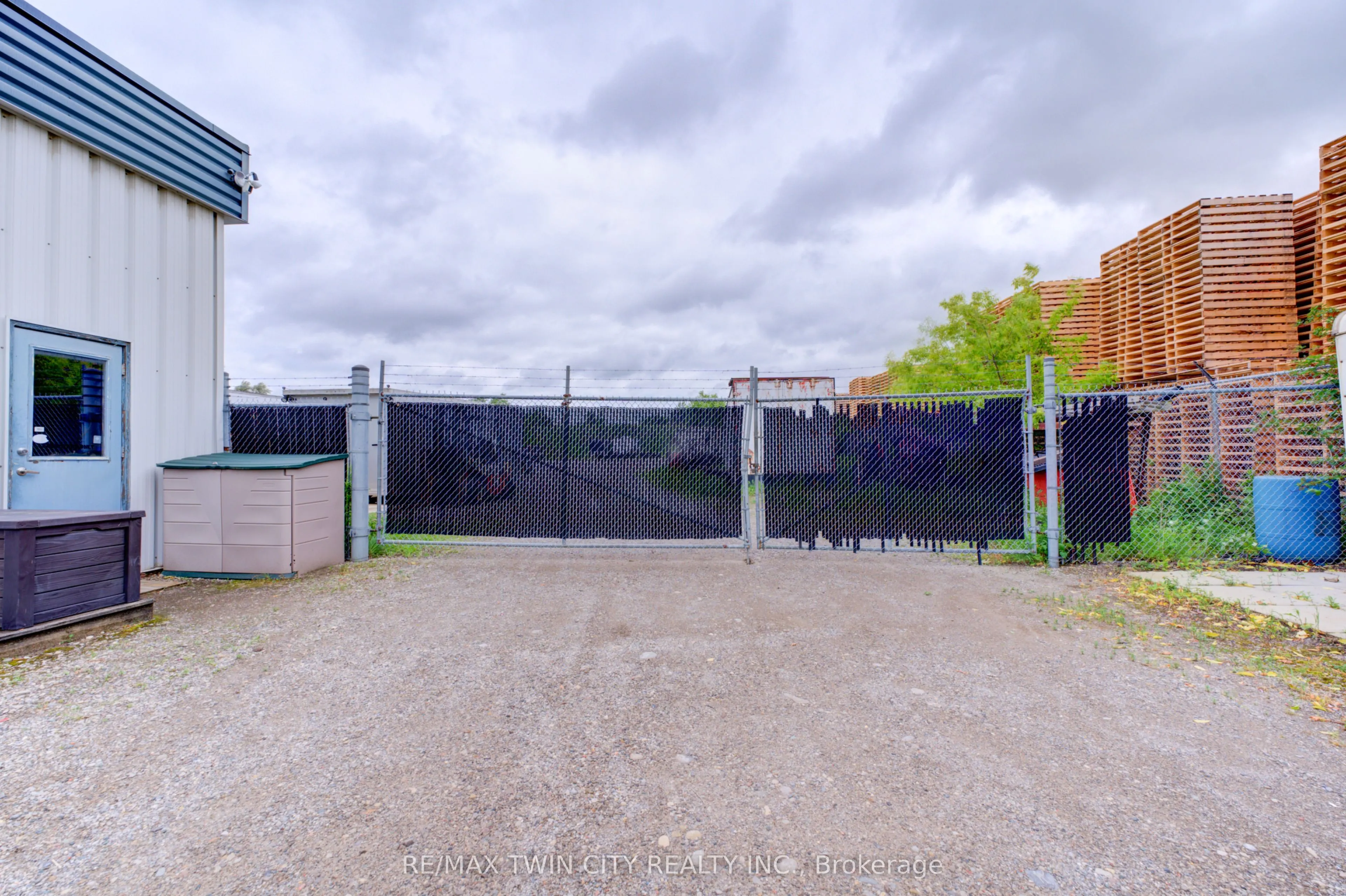 40 Curtis Avenue N
