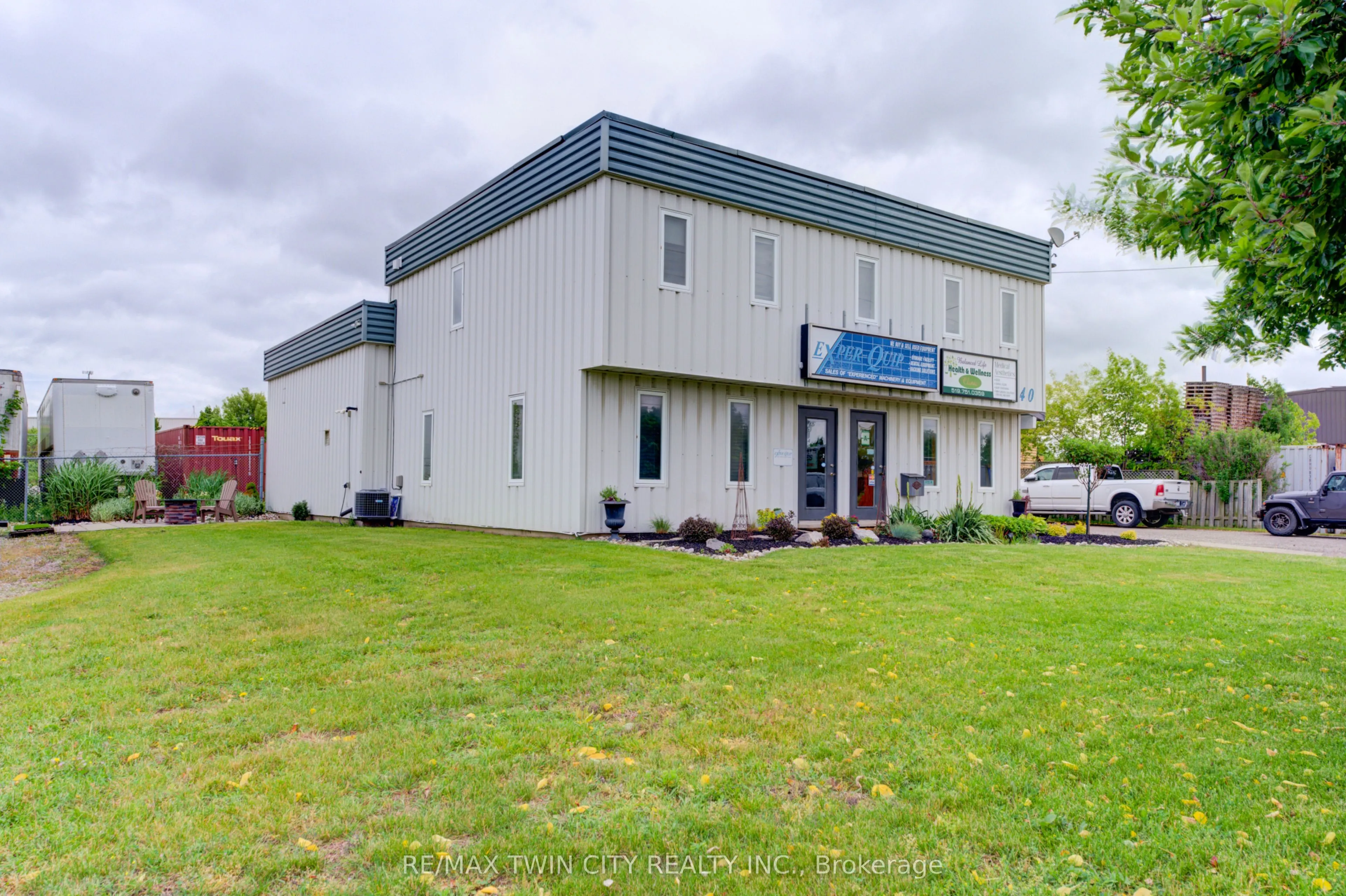 40 Curtis Avenue N