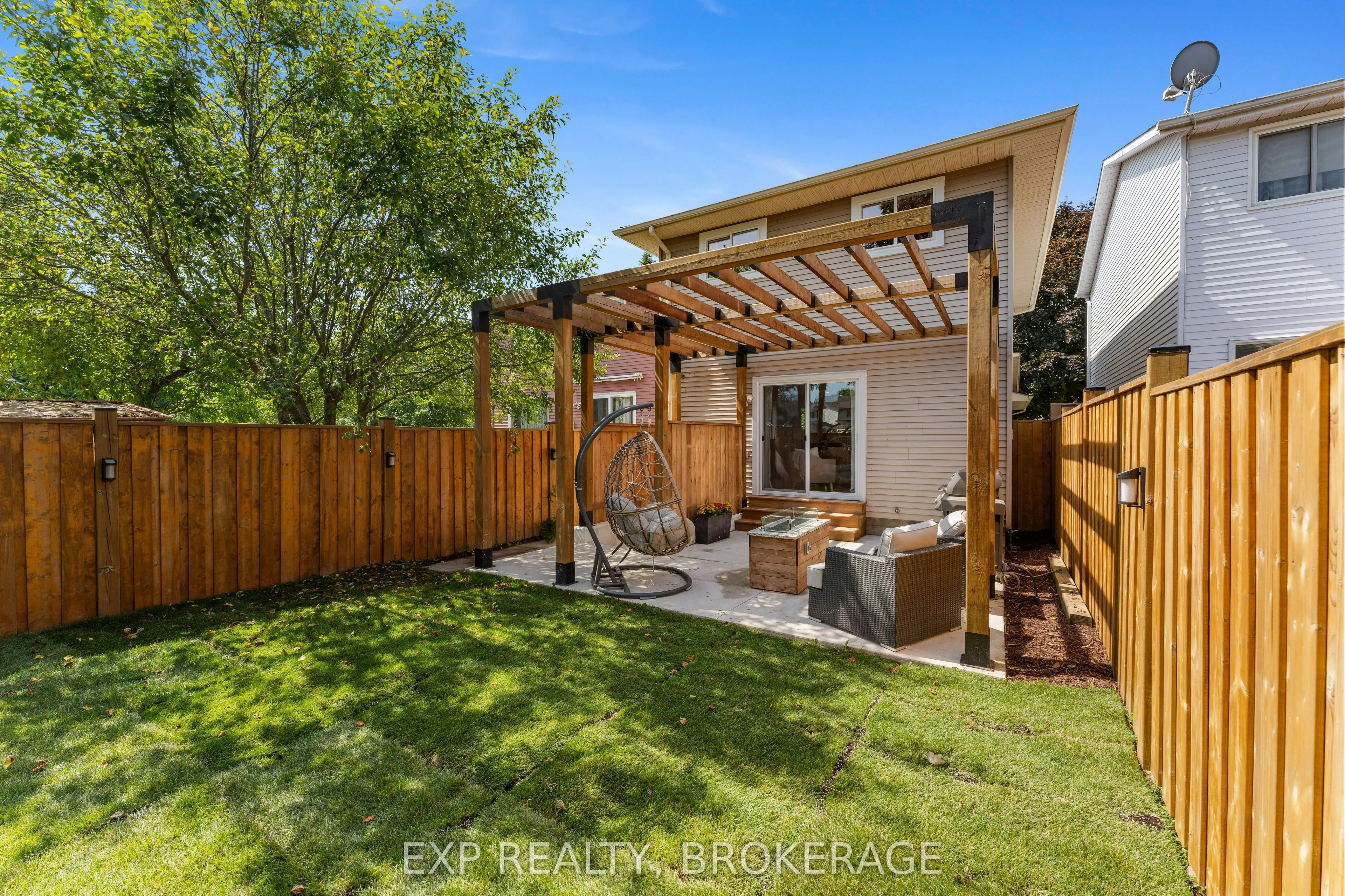 882 CLEARFIELD Crescent
