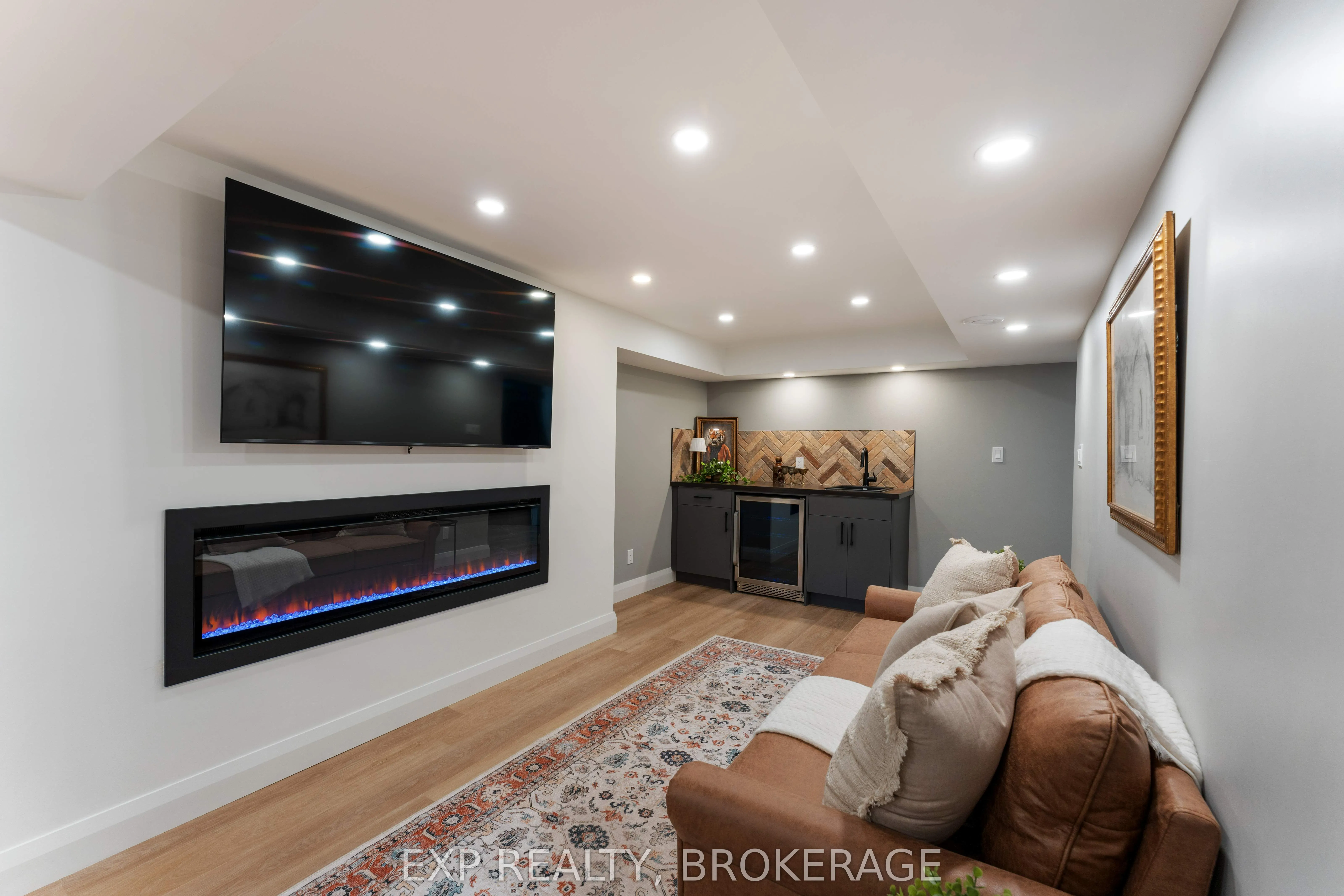 882 CLEARFIELD Crescent