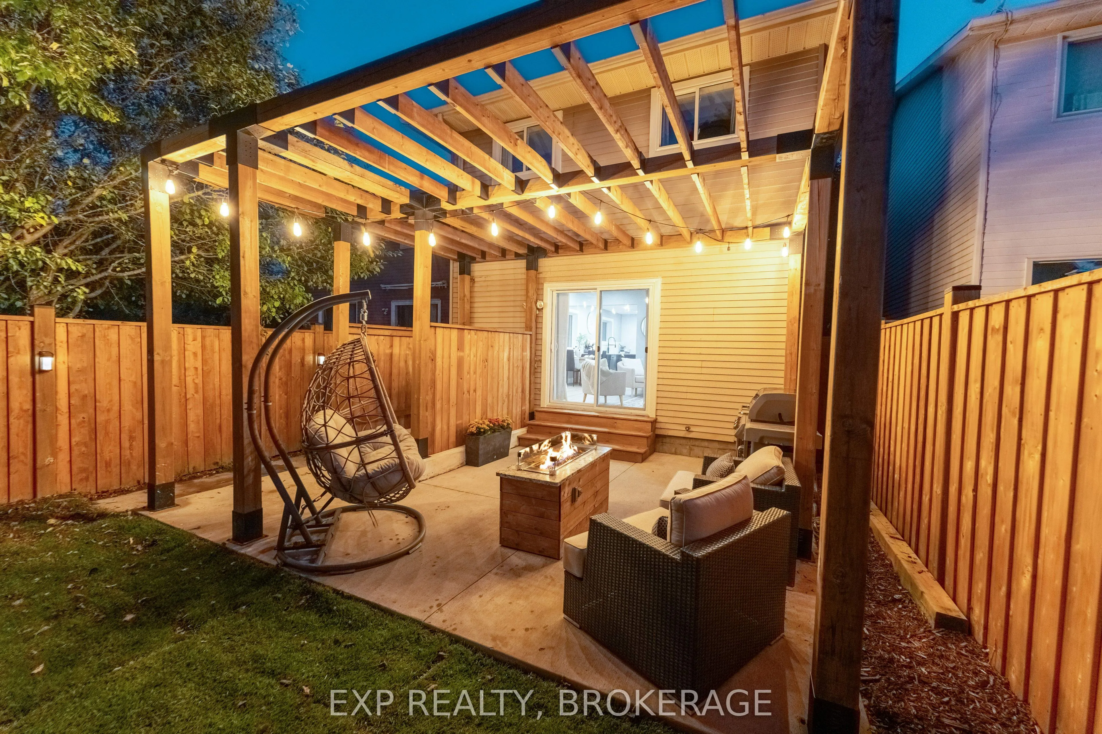 882 CLEARFIELD Crescent