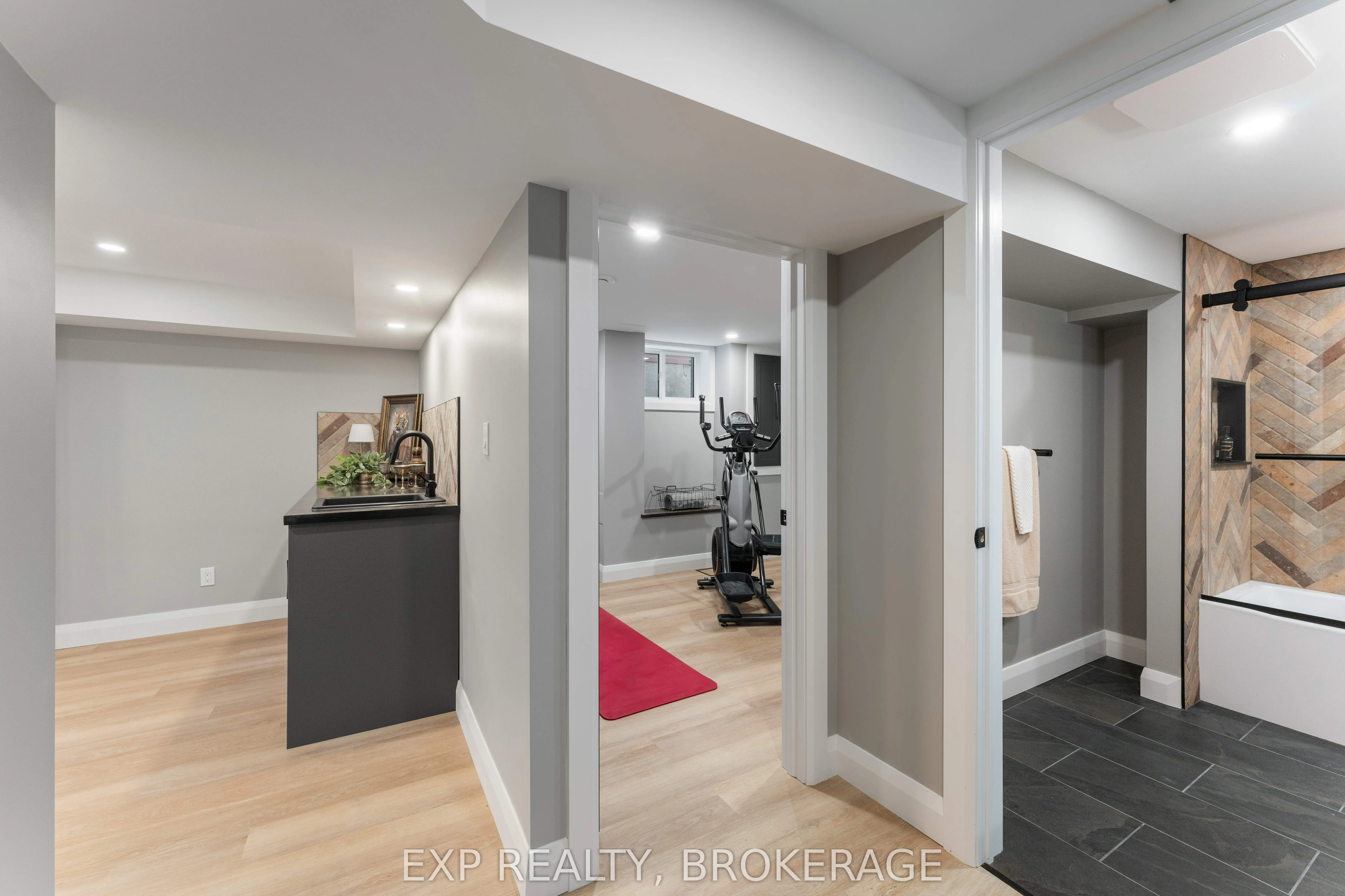 882 CLEARFIELD Crescent