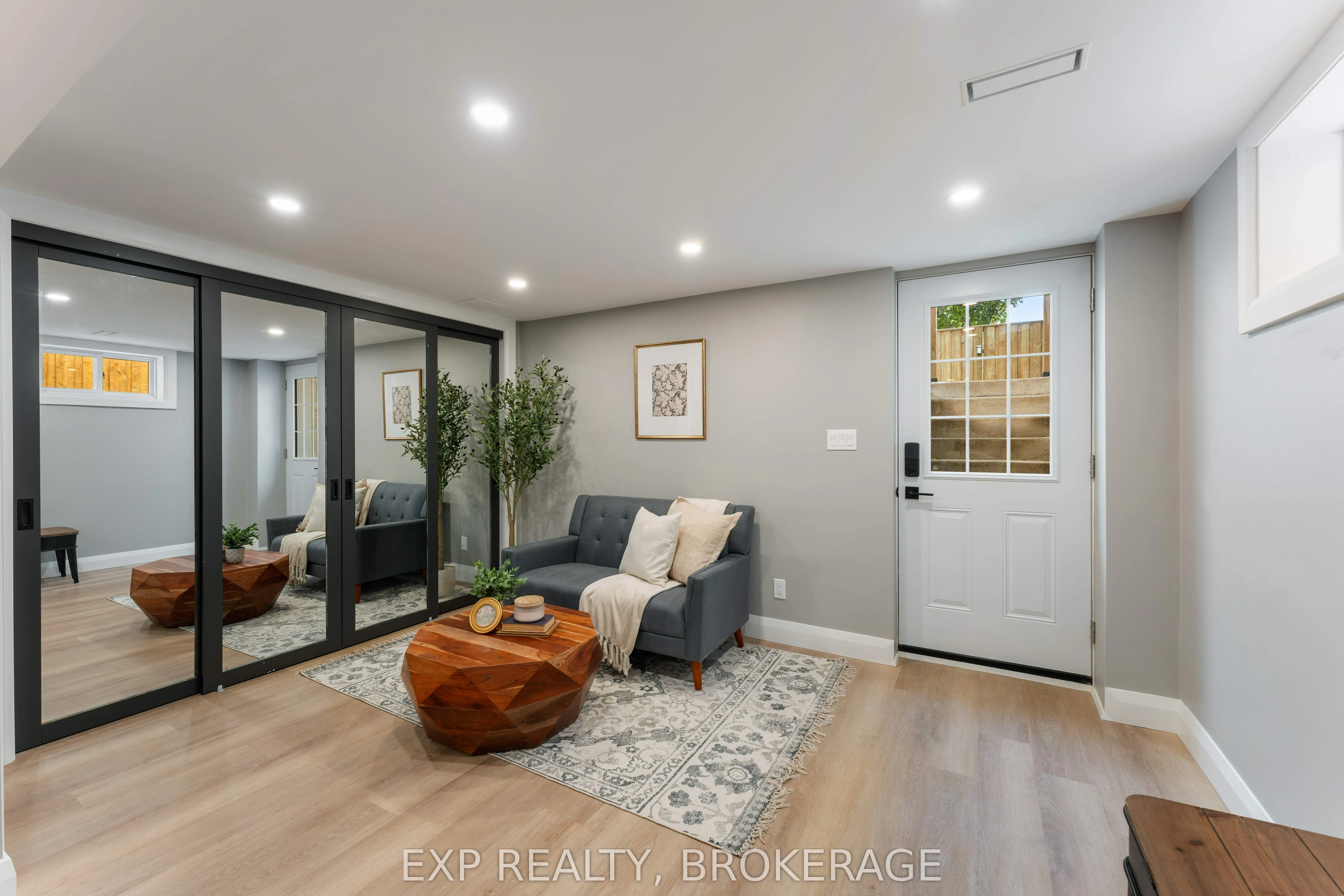 882 CLEARFIELD Crescent