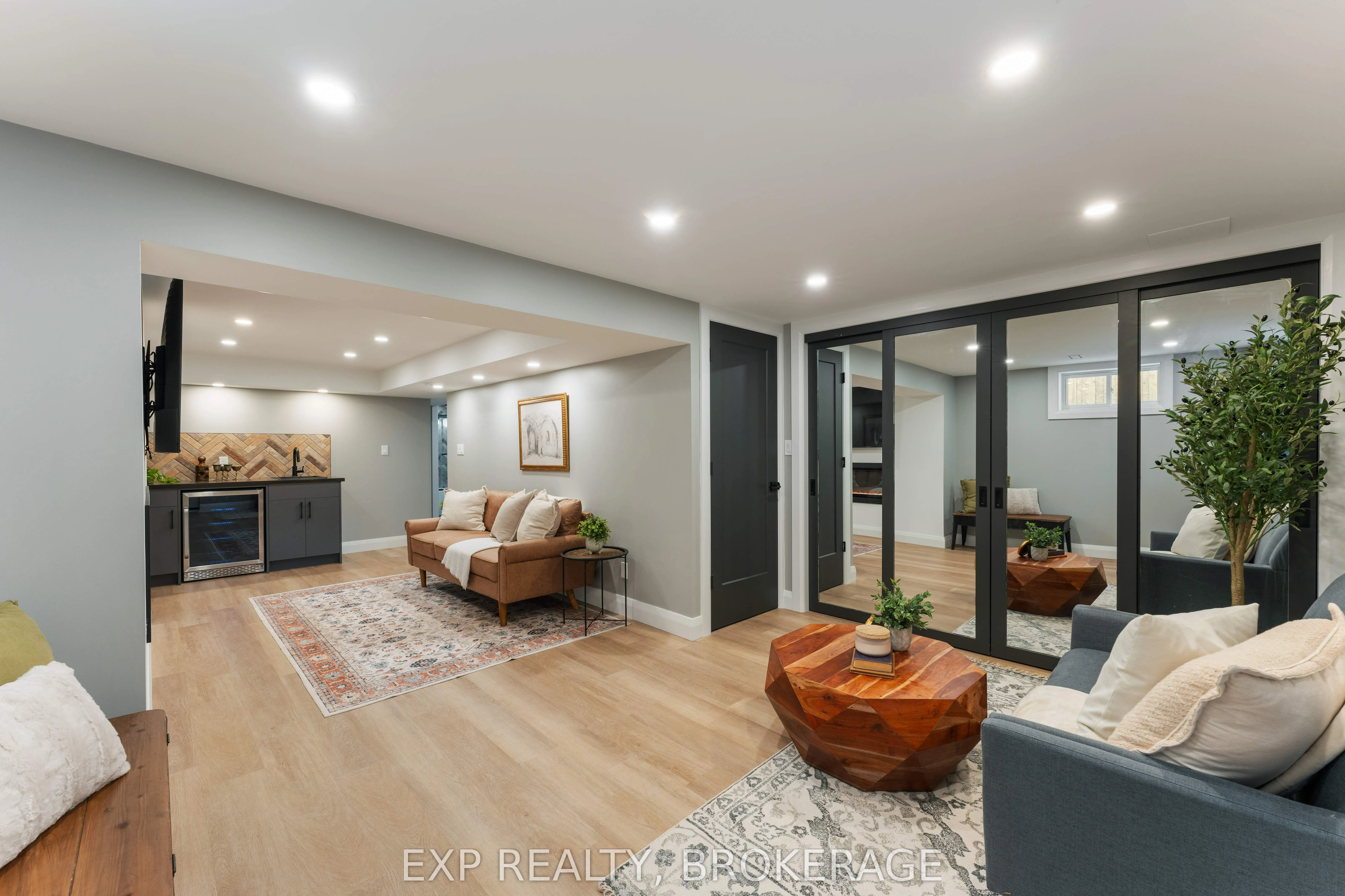882 CLEARFIELD Crescent