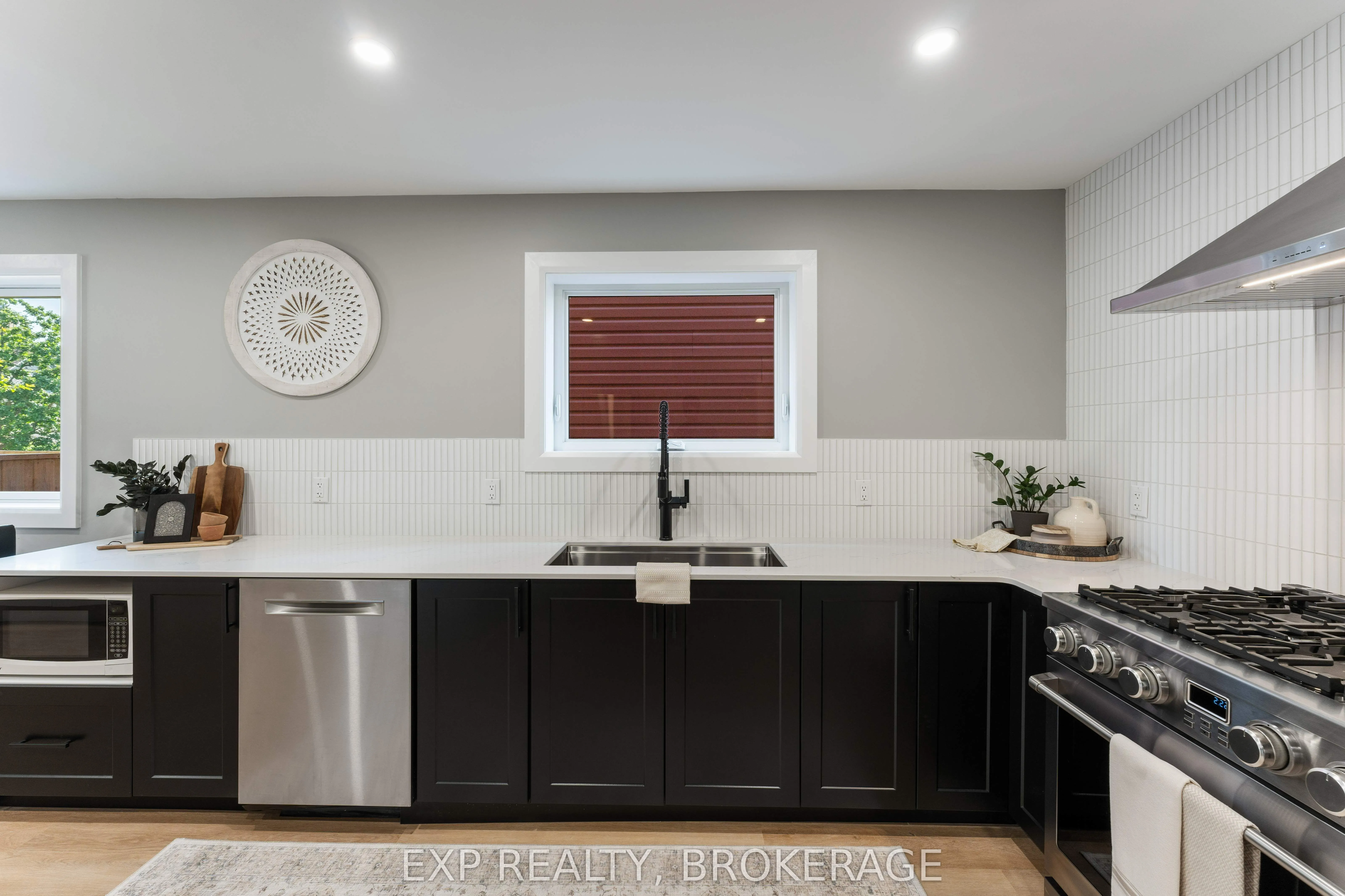 882 CLEARFIELD Crescent