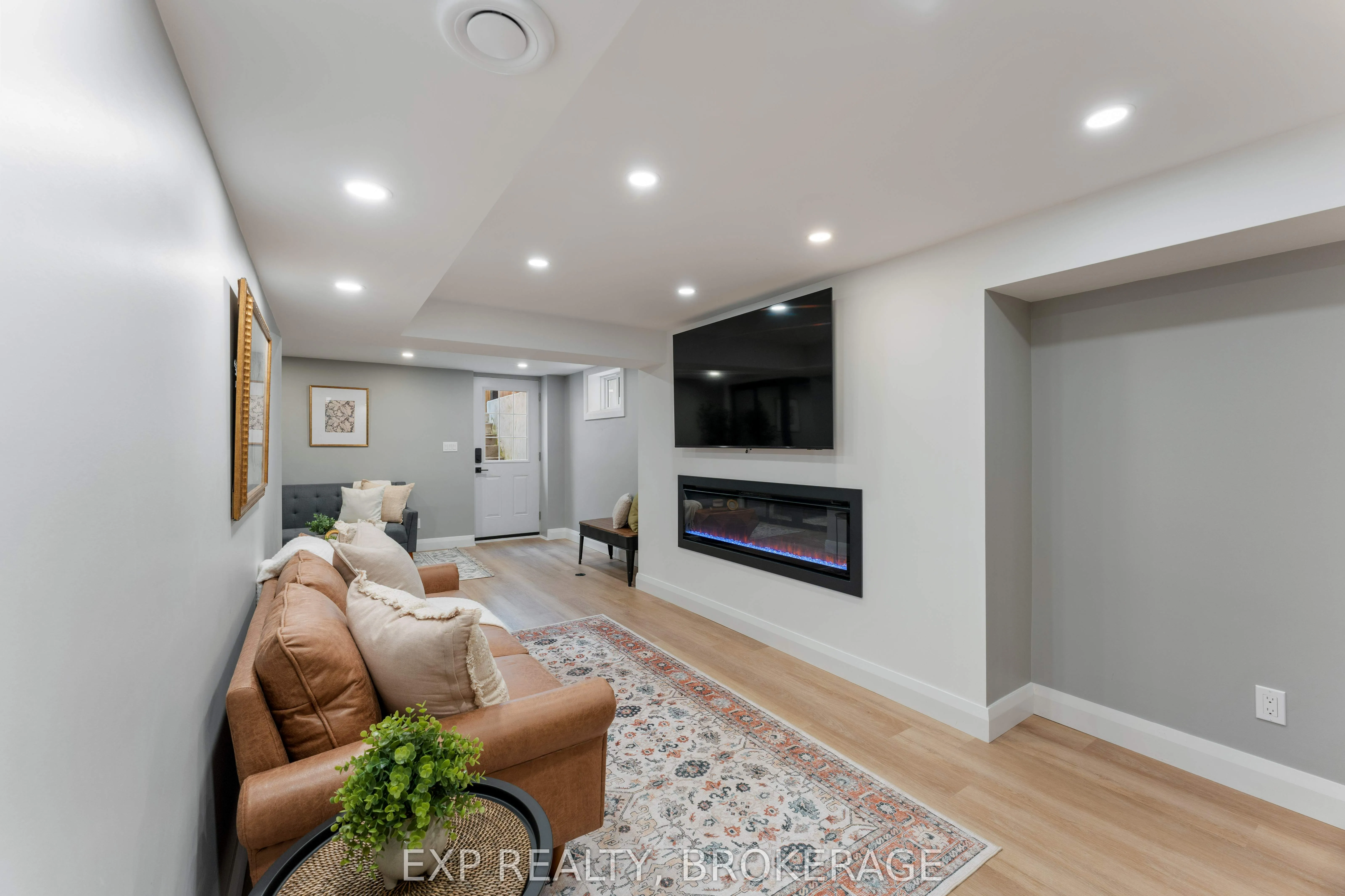 882 CLEARFIELD Crescent