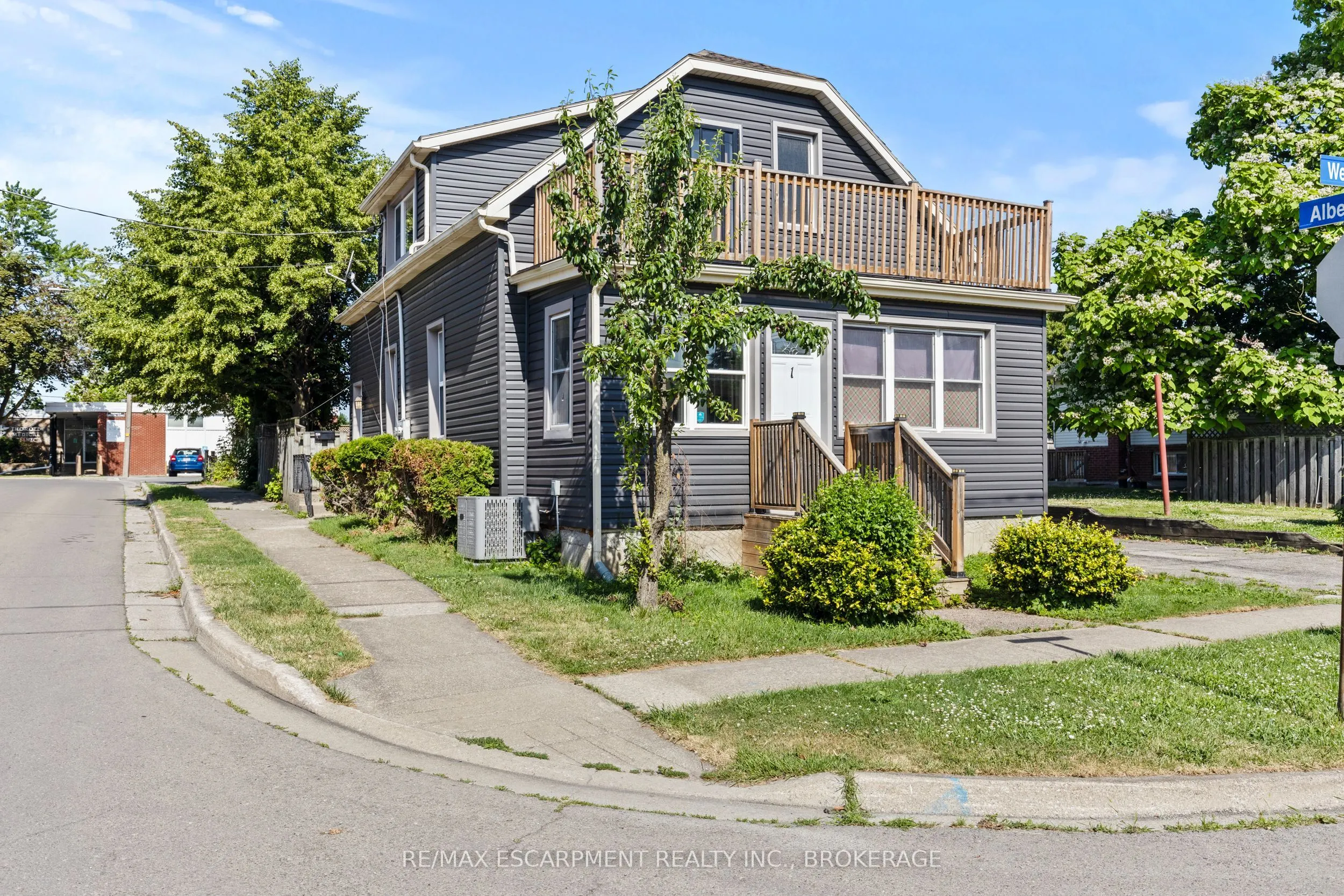 1 West Street N