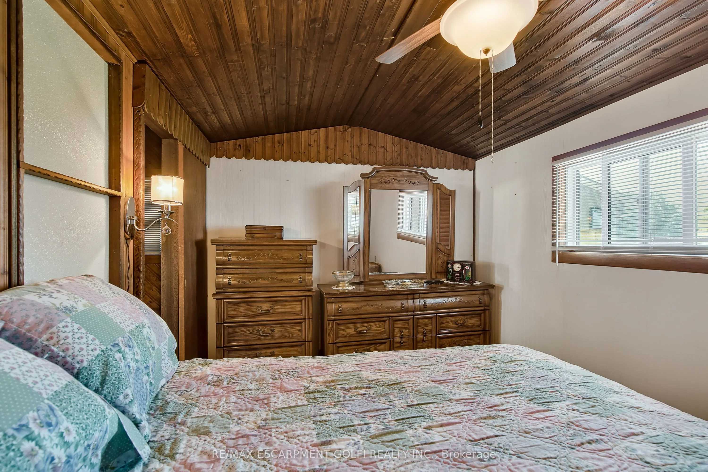 3058 Lakeshore Road