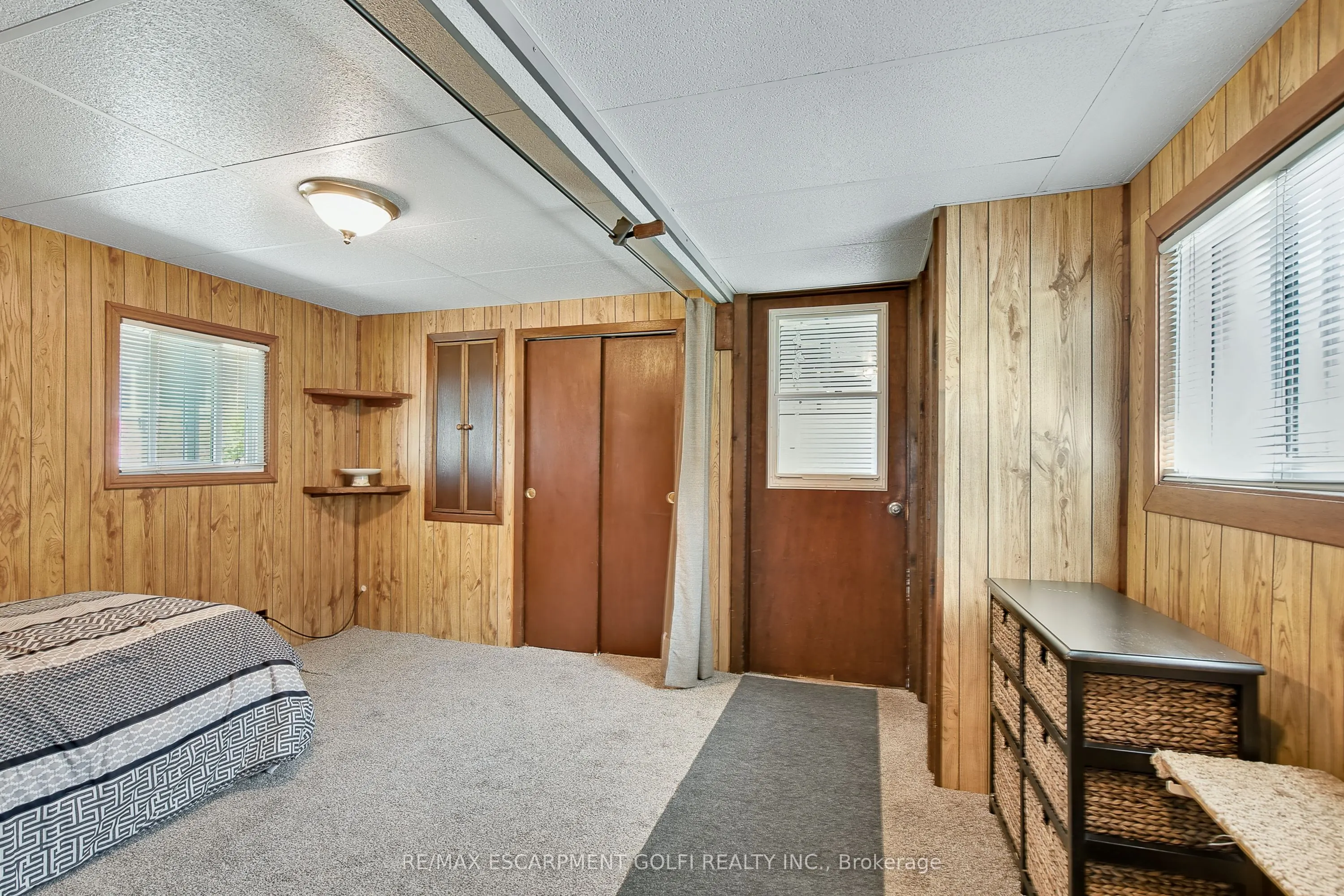 3058 Lakeshore Road