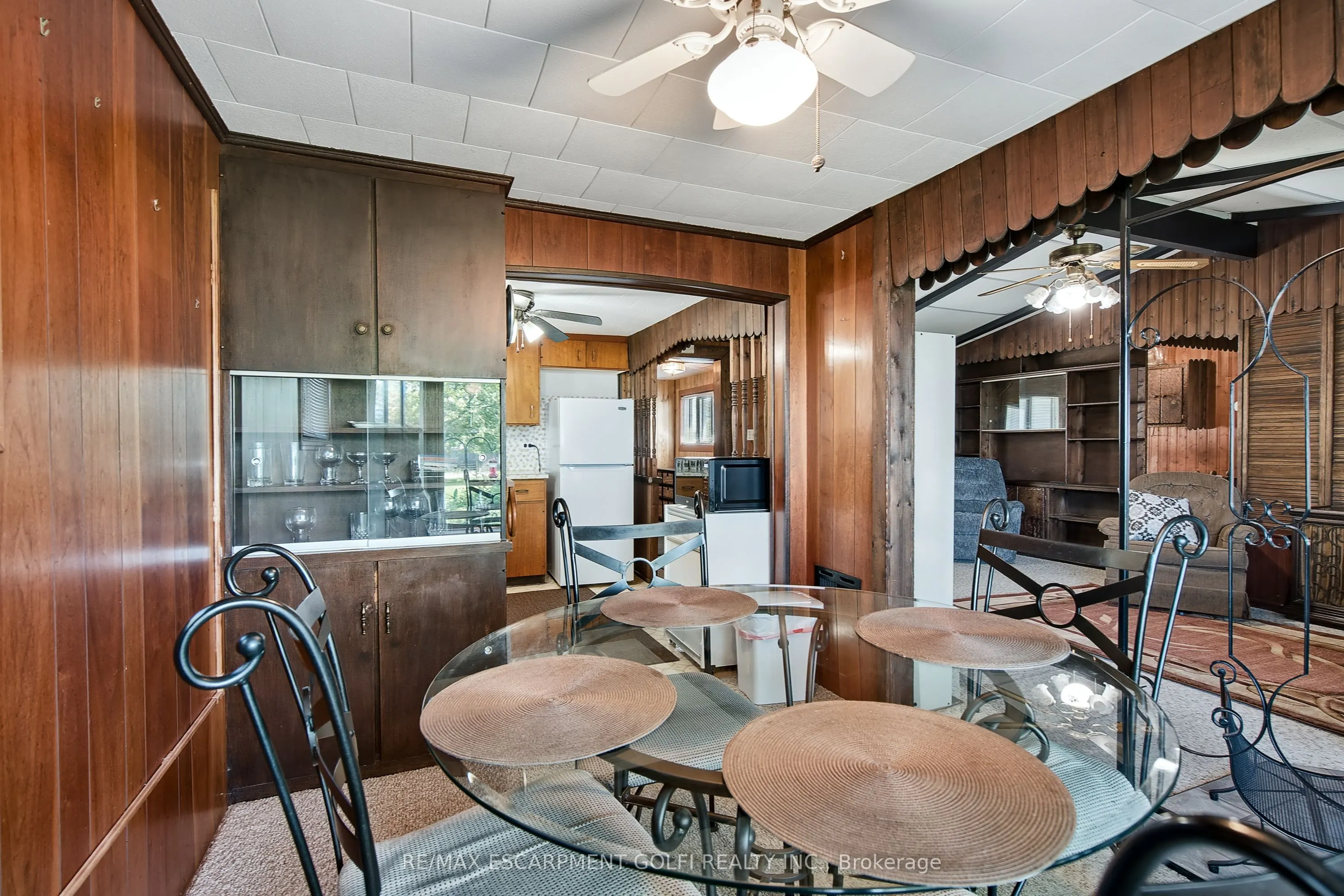 3058 Lakeshore Road