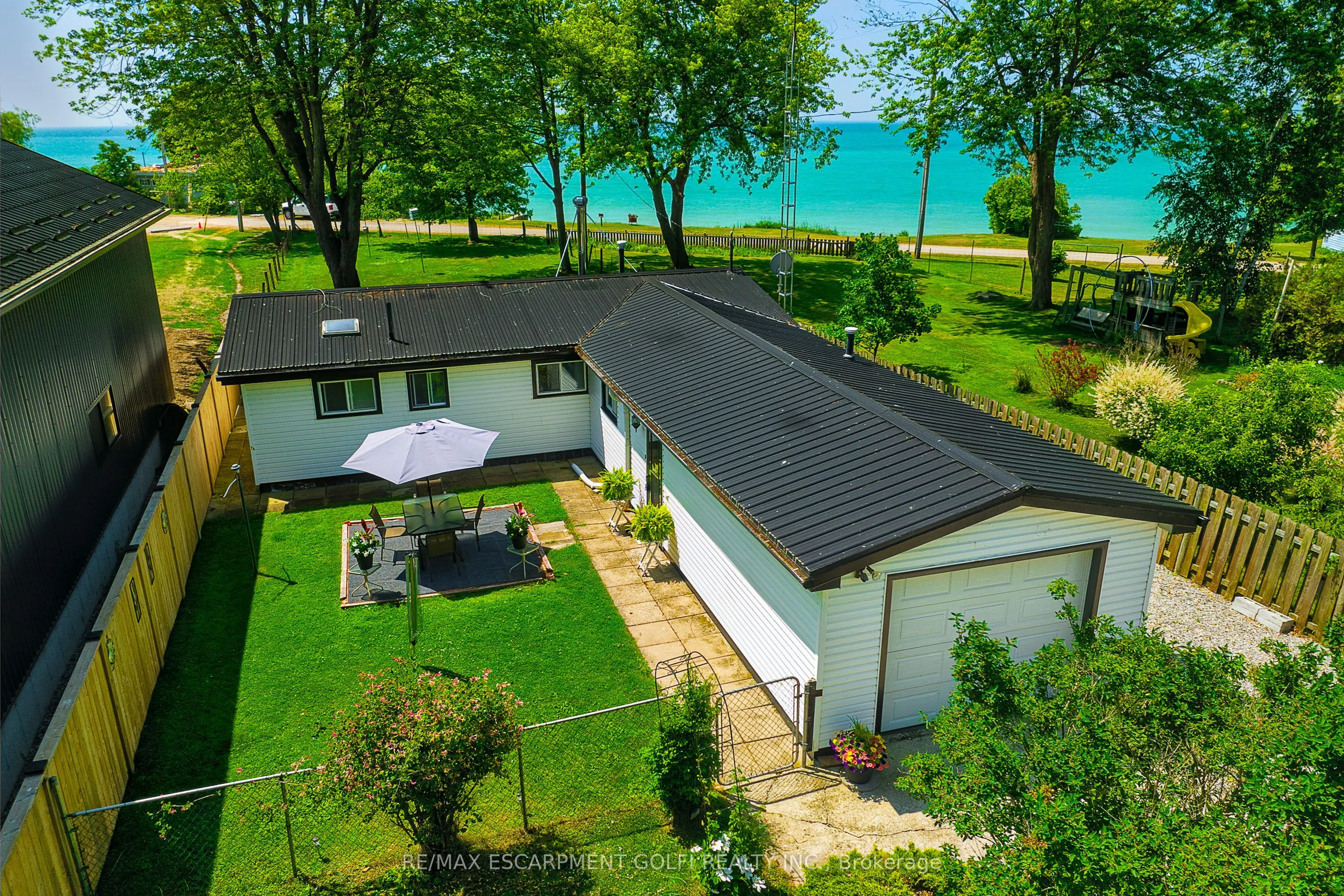 3058 Lakeshore Road