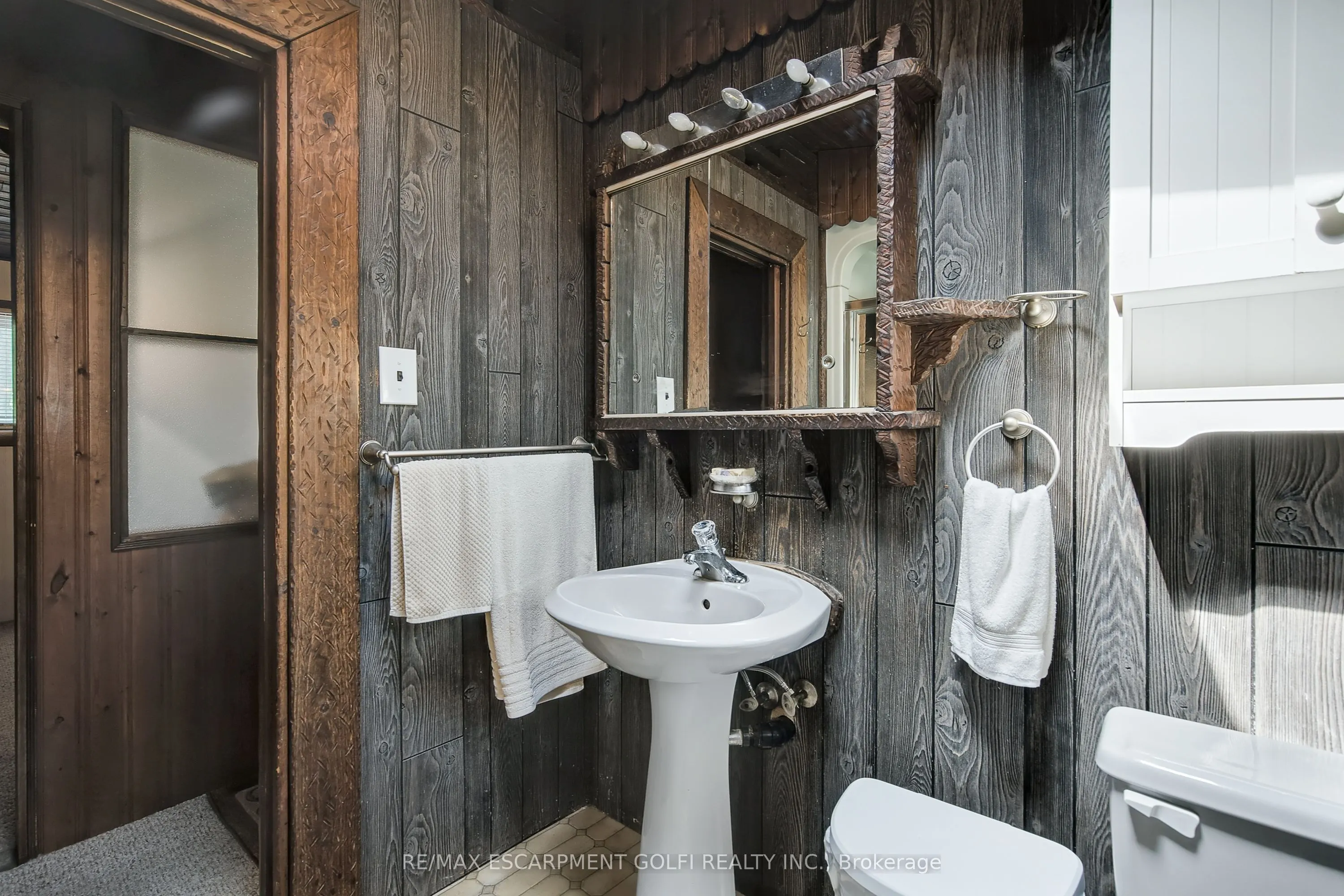 3058 Lakeshore Road