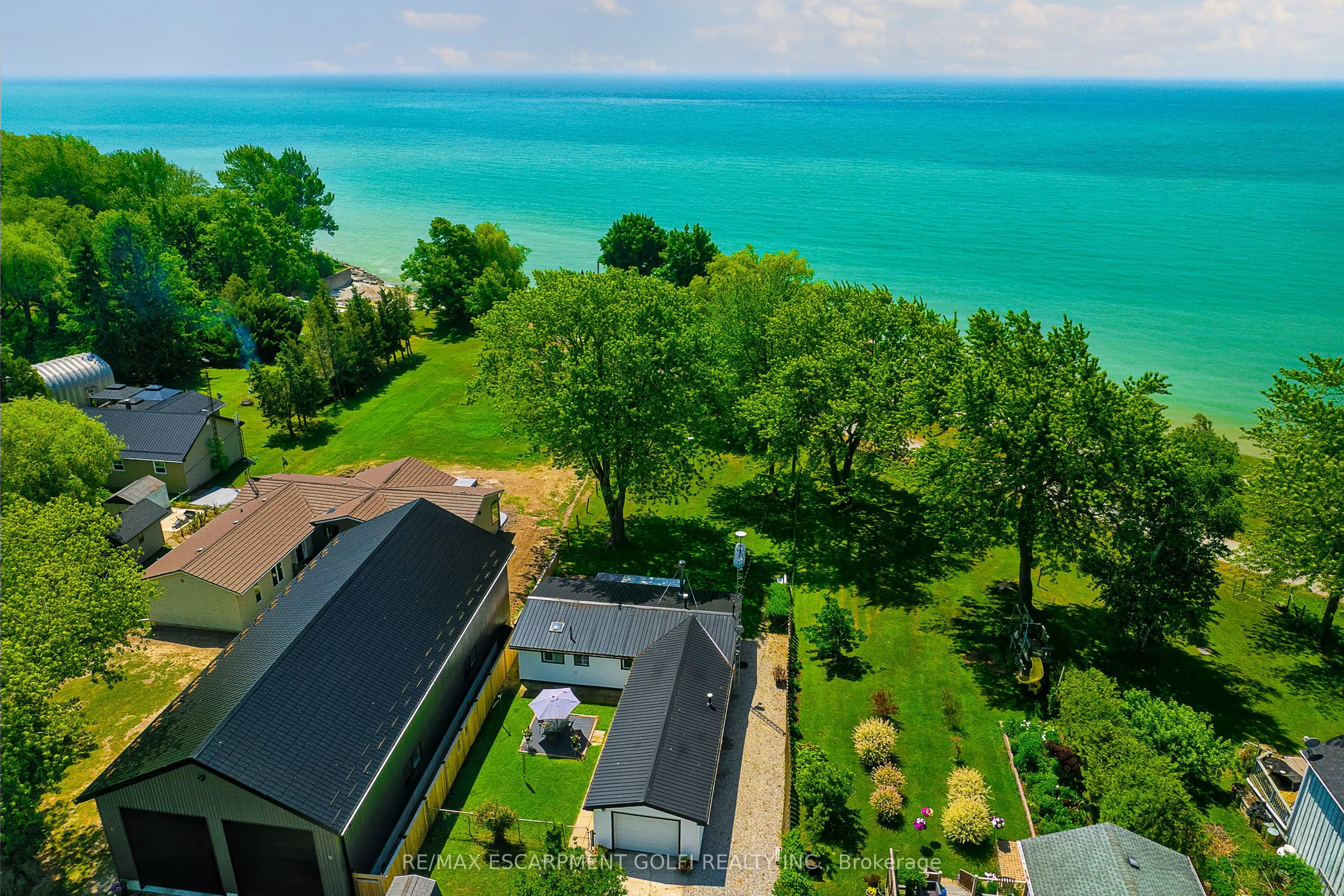 3058 Lakeshore Road