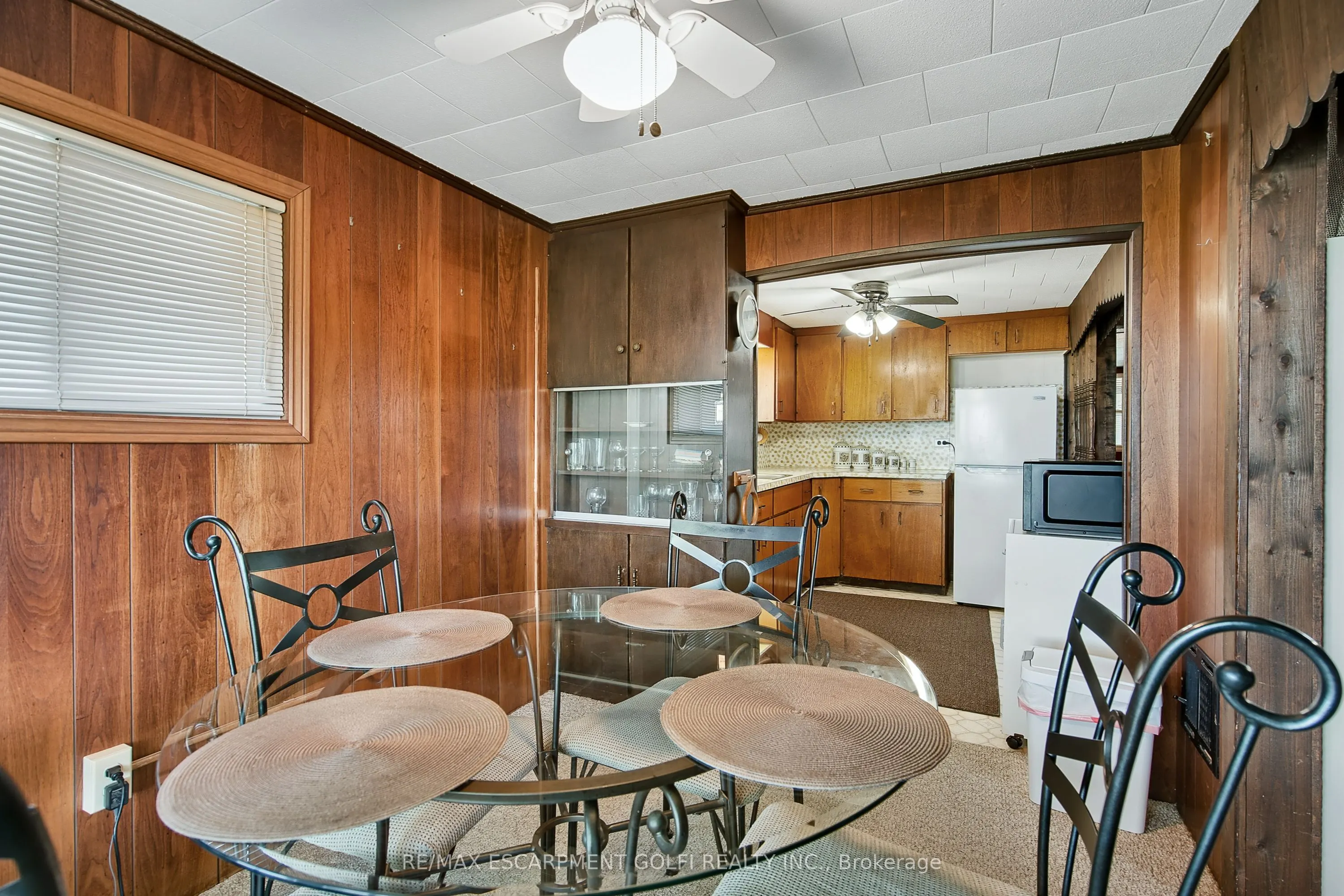 3058 Lakeshore Road